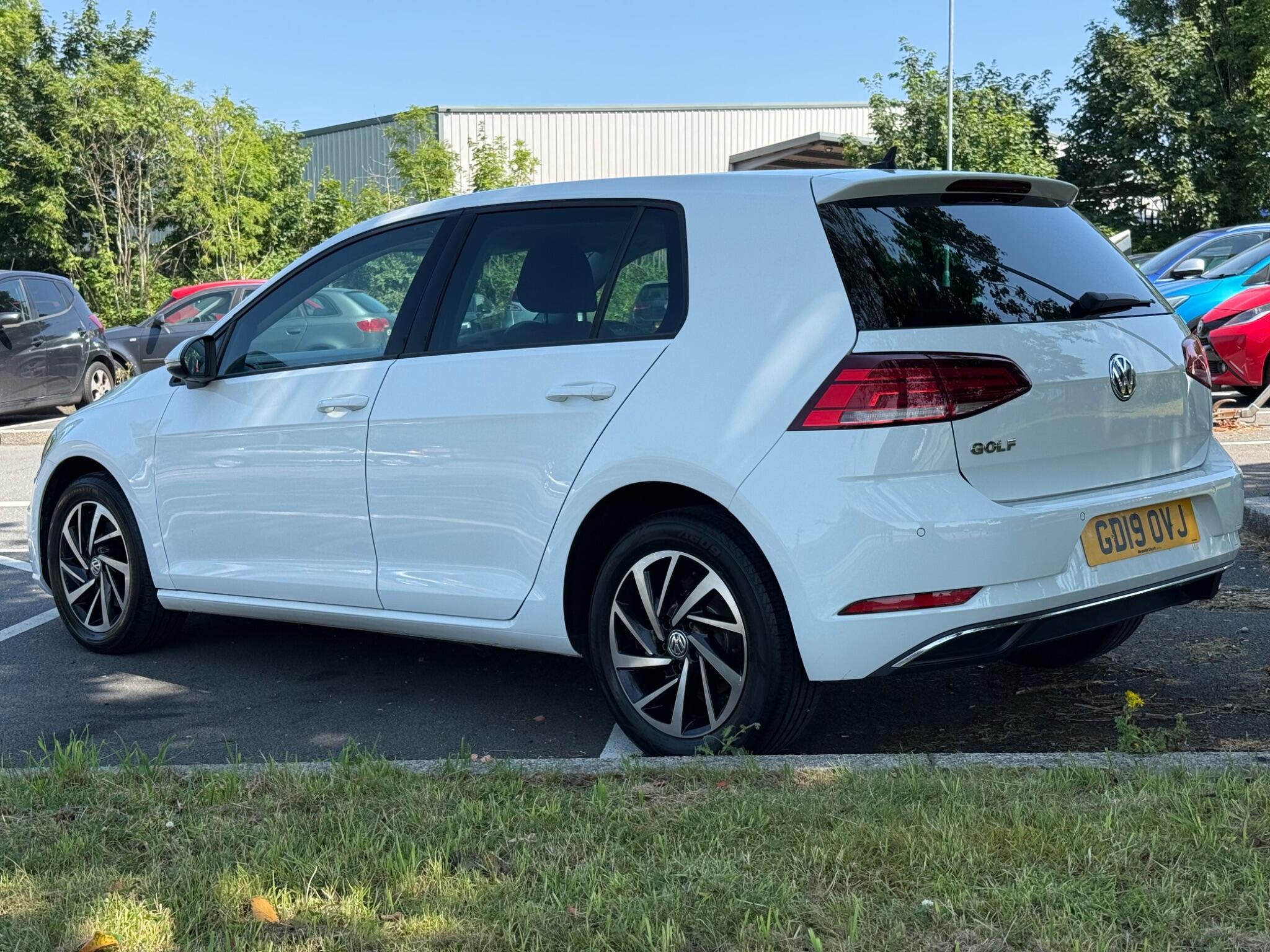 Volkswagen Golf - Image 4