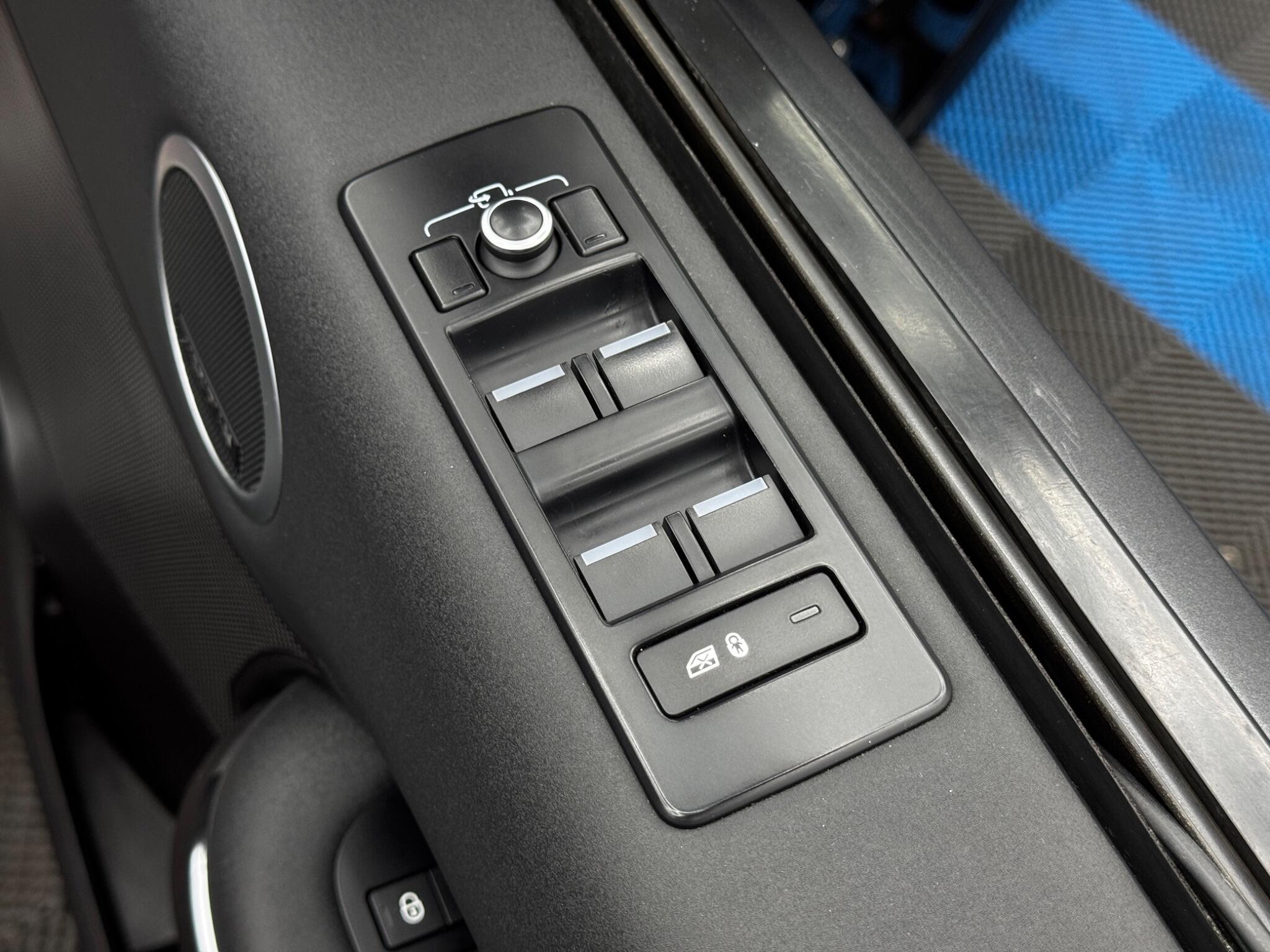 Land Rover Discovery - Image 48