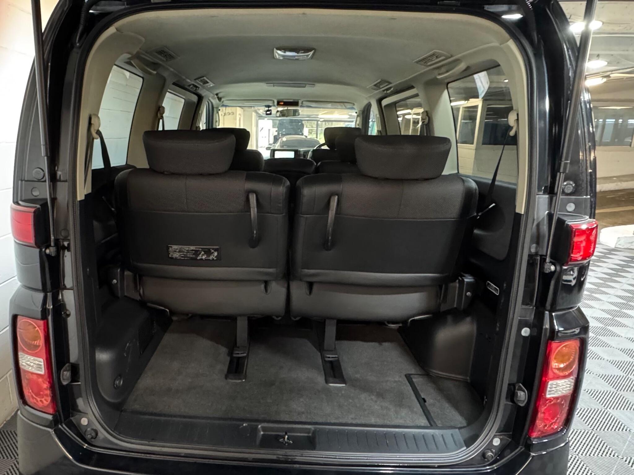 Nissan Elgrand - Image 12