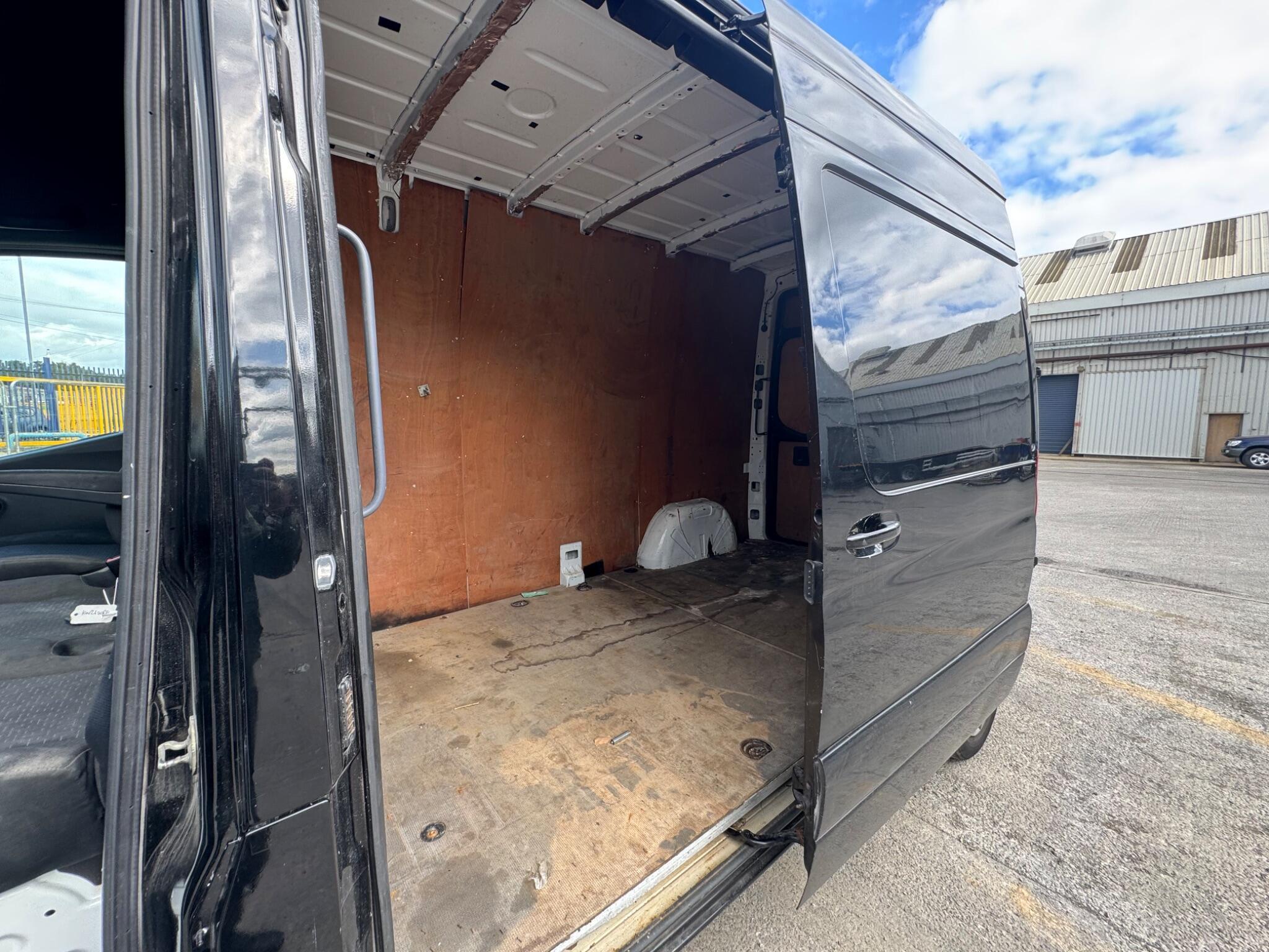 Mercedes Sprinter - Image 14