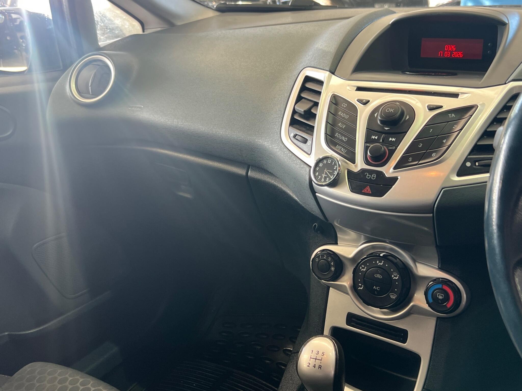 Ford Fiesta - Image 12
