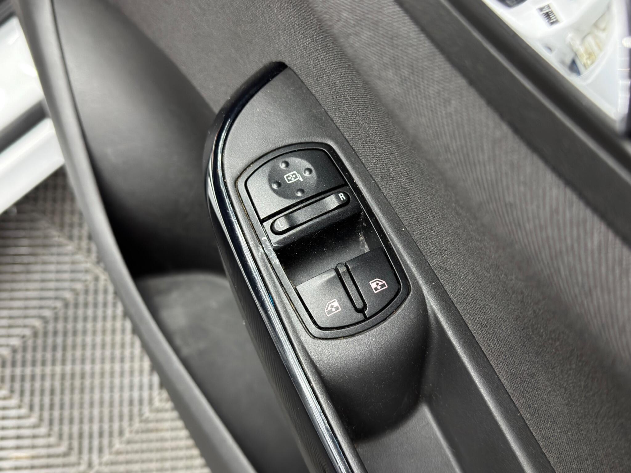 Vauxhall Corsa - Image 34