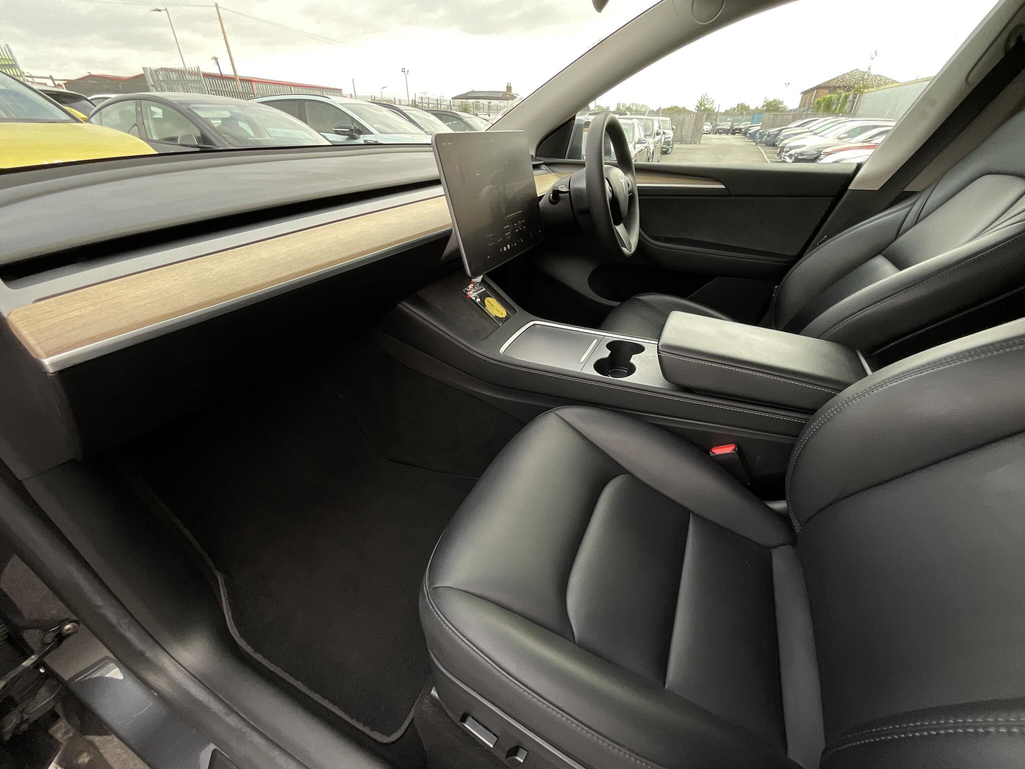 Tesla Model Y - Image 16