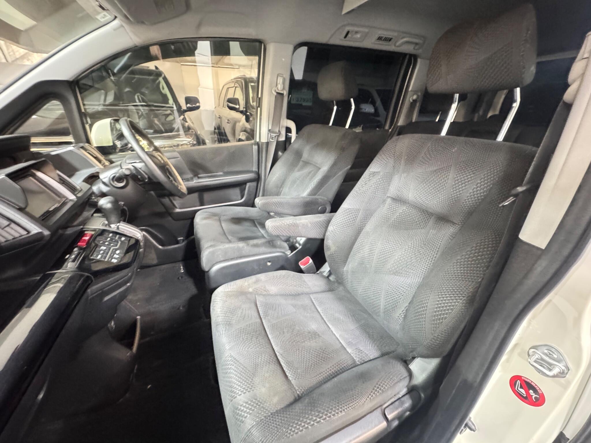 Honda Stepwagon - Image 8