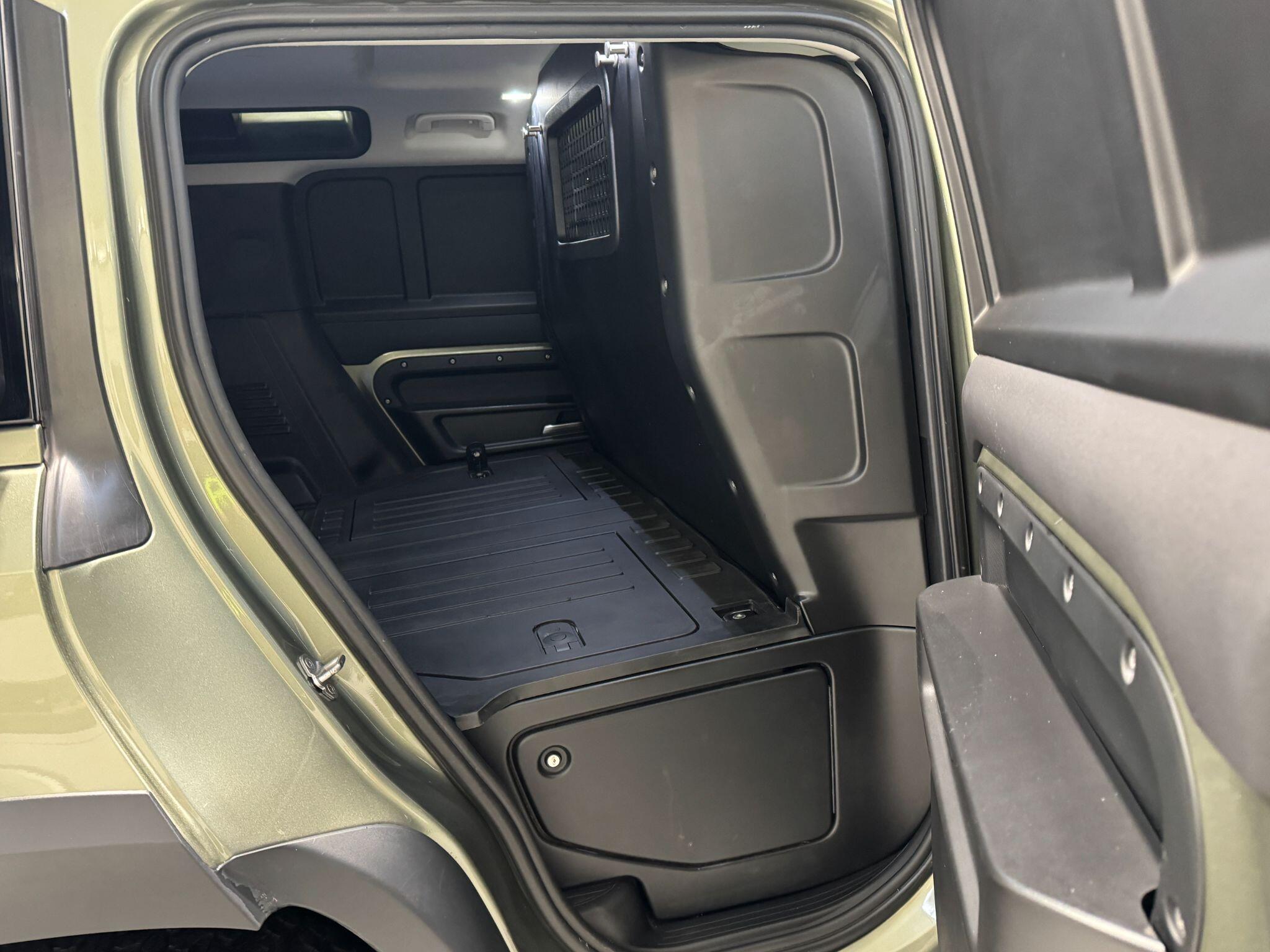 Land Rover Defender 110 - Image 22