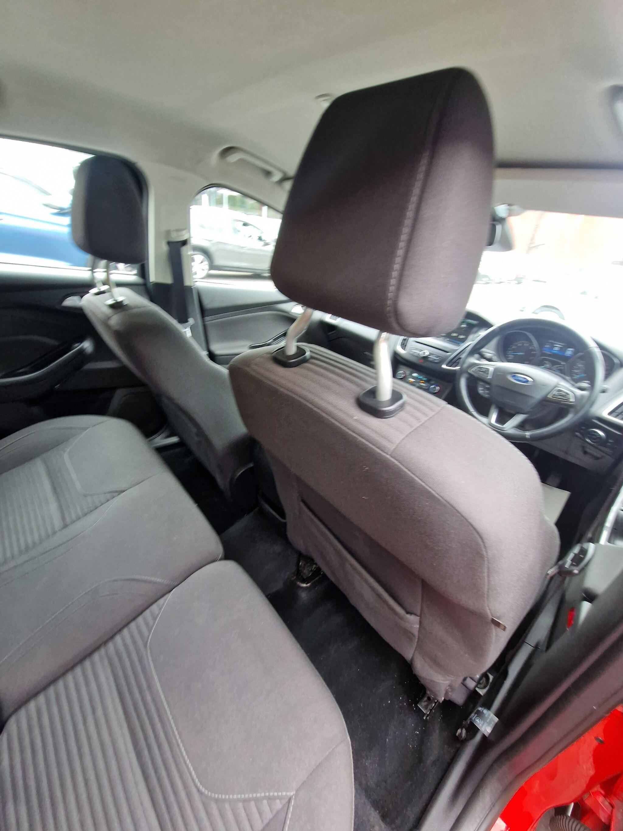 Ford Focus - Image 34