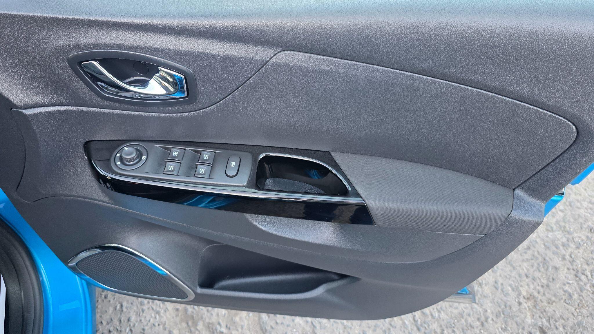 Renault Captur - Image 22