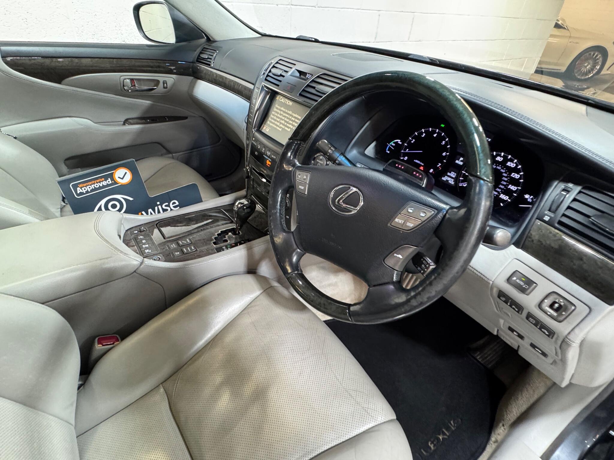 Lexus LS - Image 9