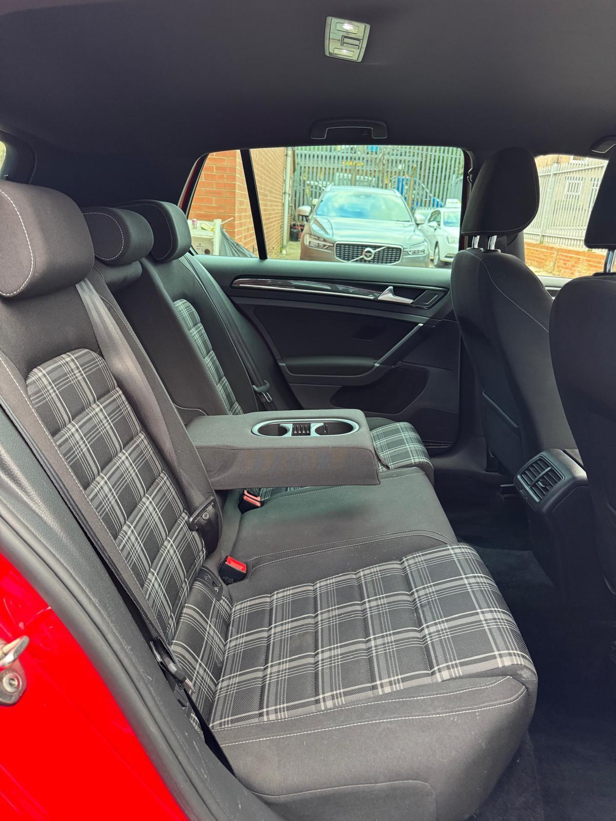 Volkswagen Golf - Image 37