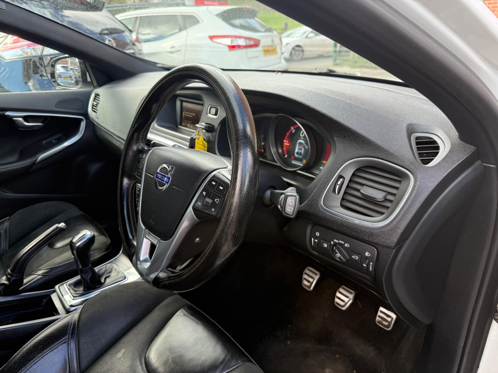 Volvo V40 - Image 16