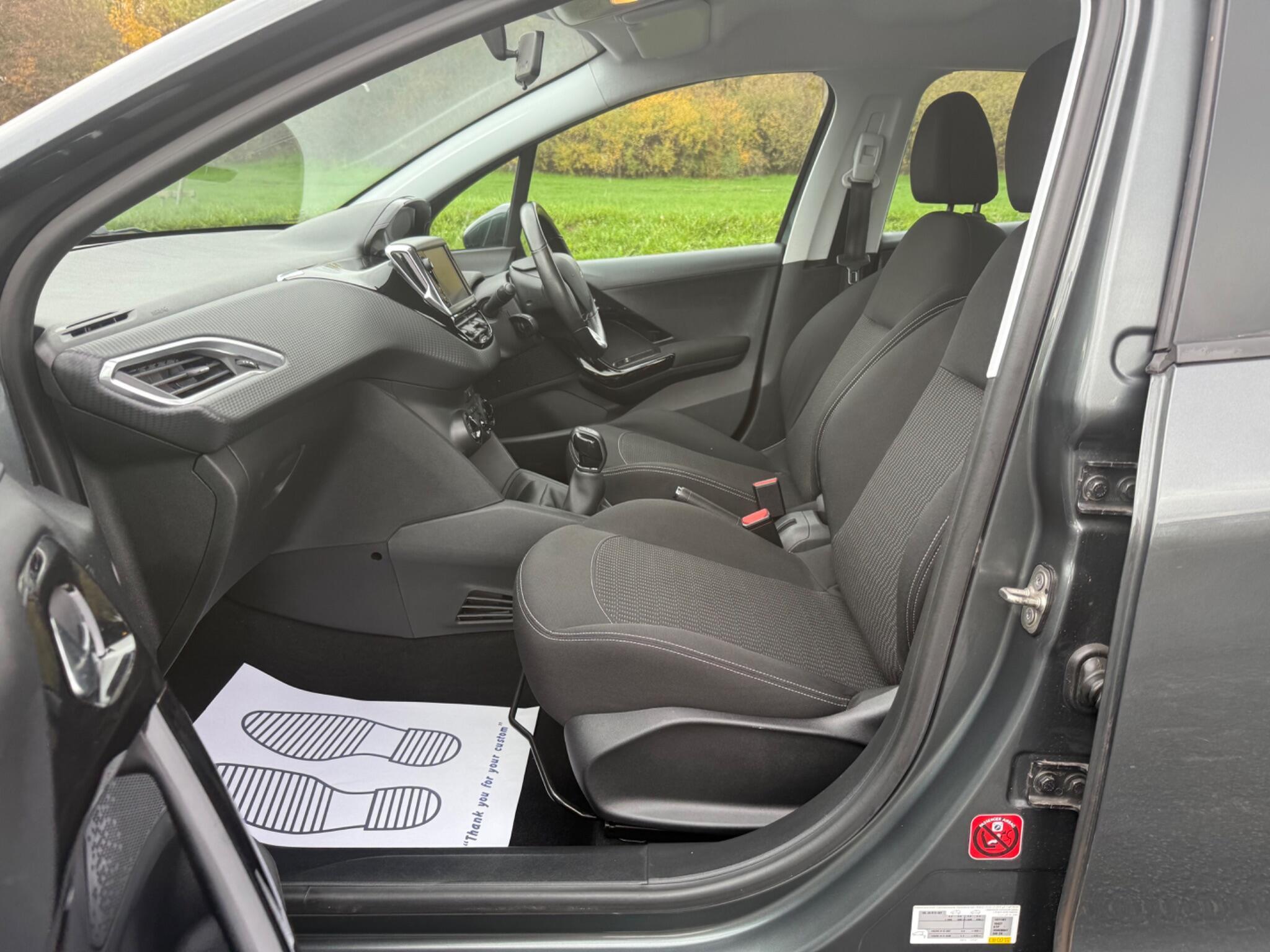 Peugeot 208 - Image 7