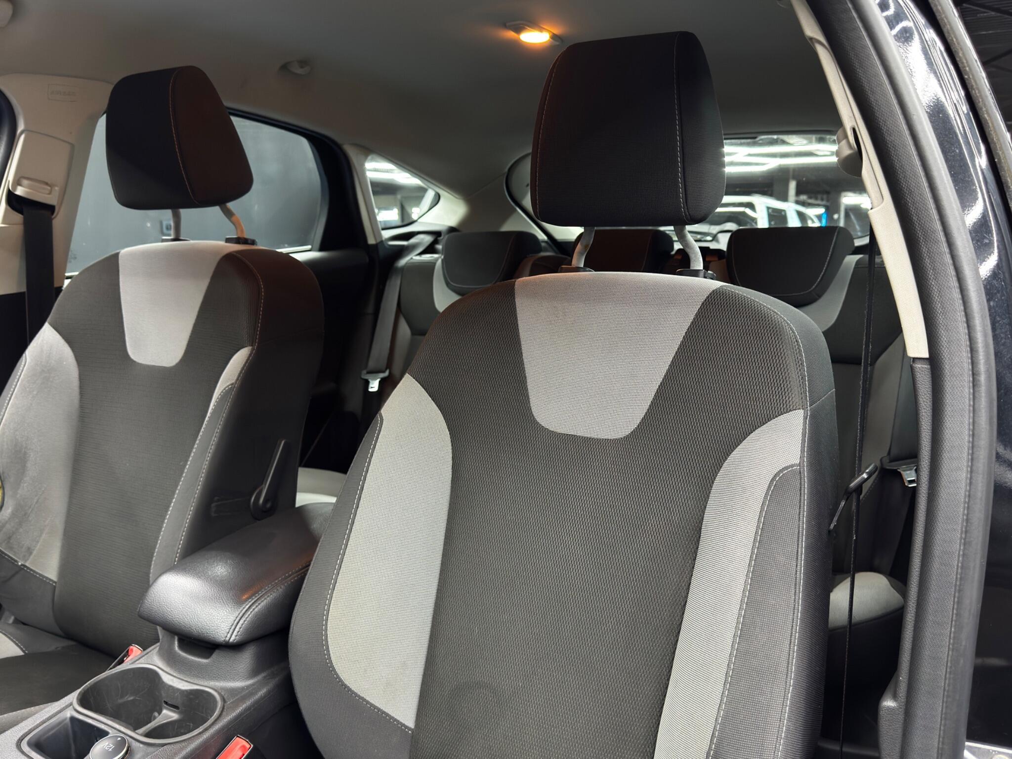 Ford Focus - Image 13