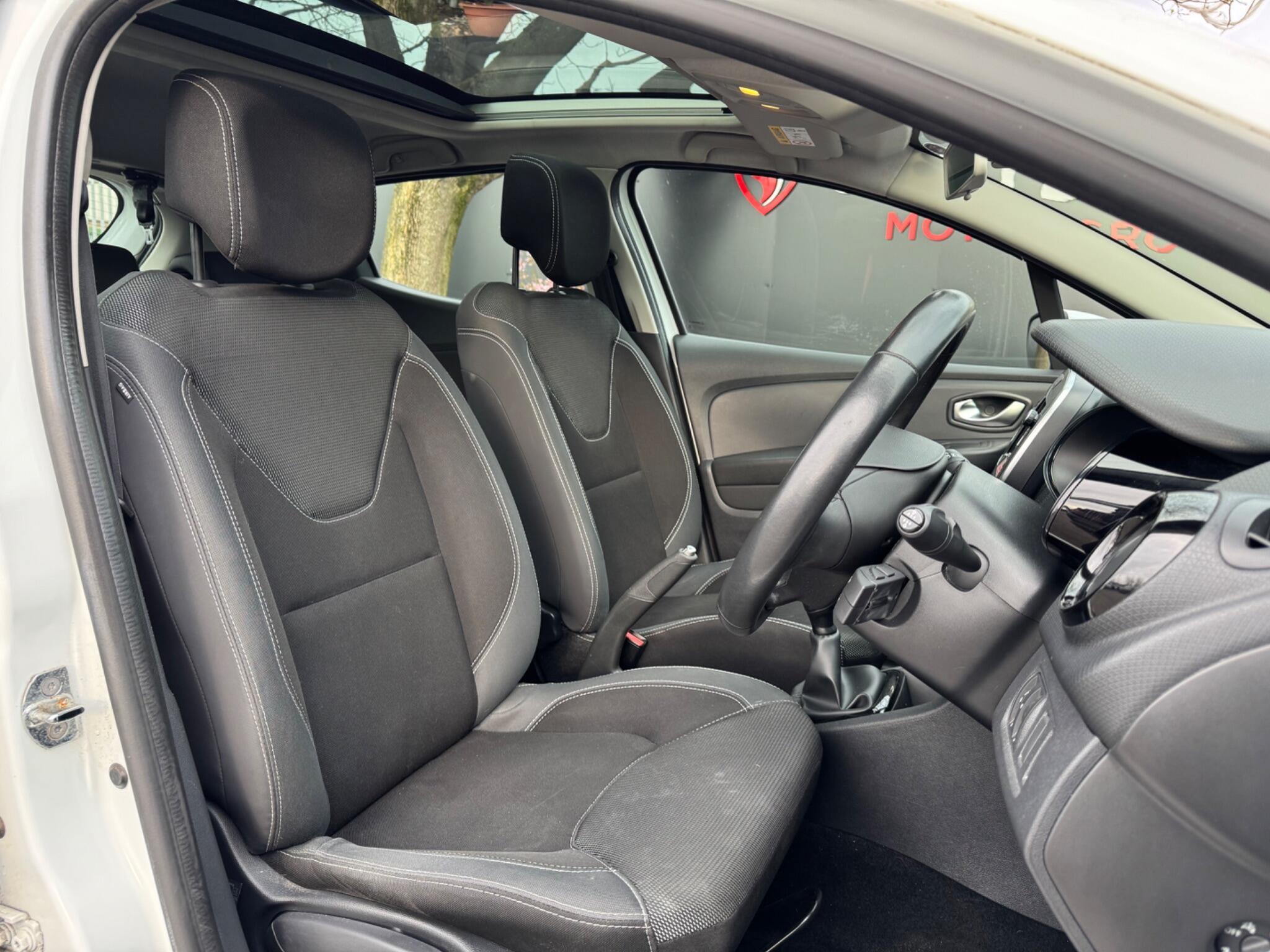 Renault Clio - Image 17