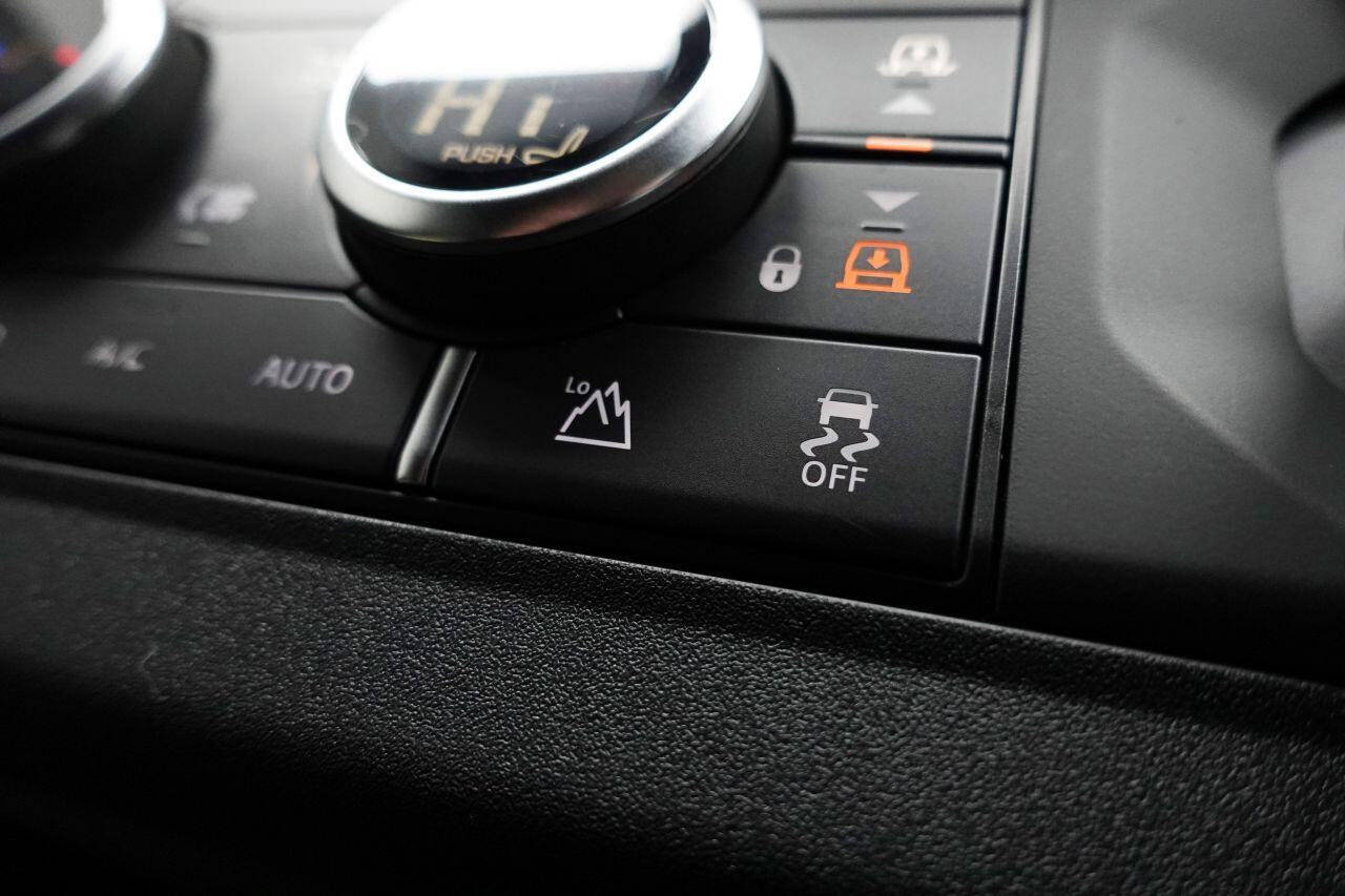 Land Rover Defender 110 - Image 75