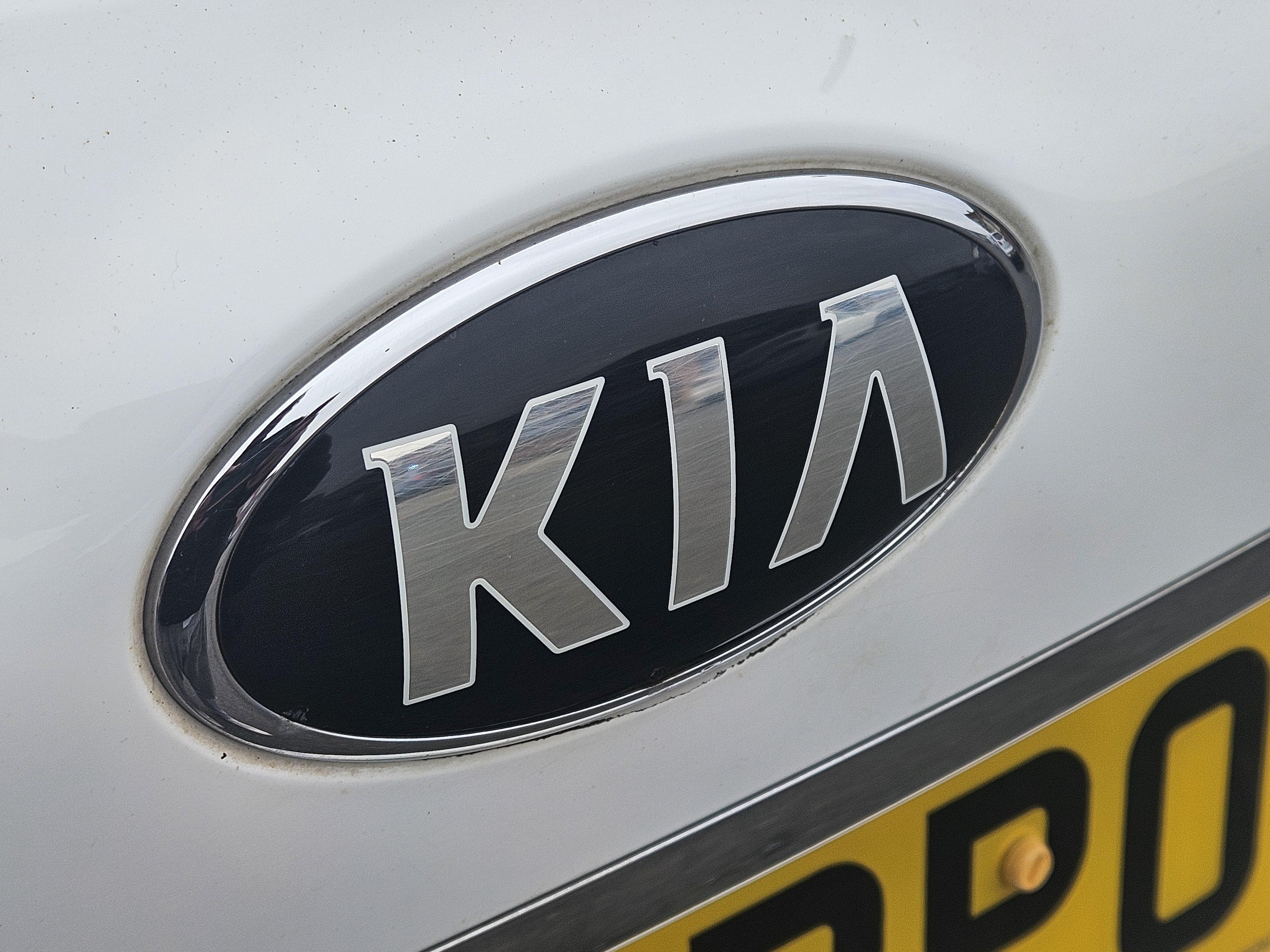 Kia Carens - Image 10