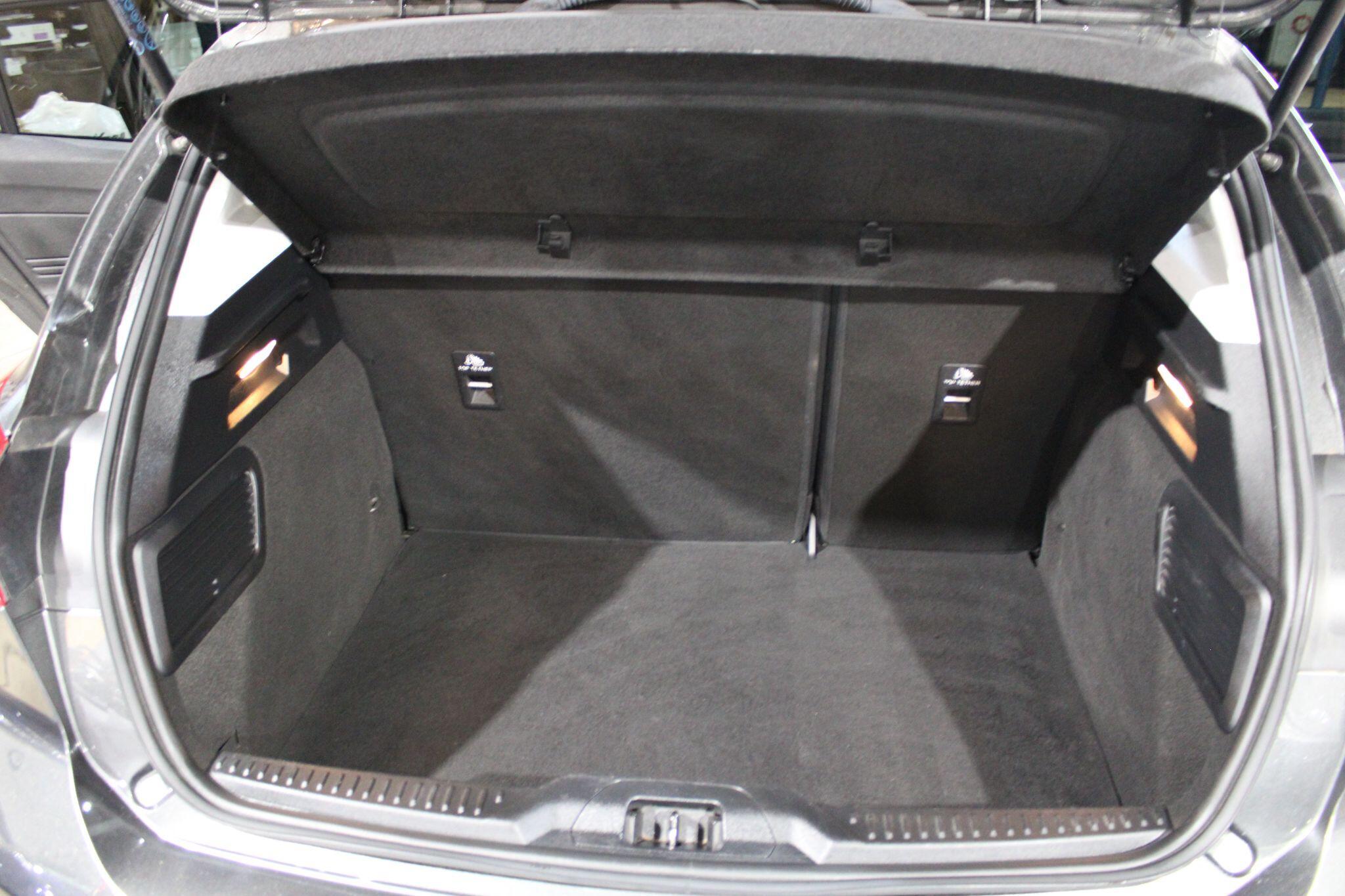 Ford Focus - Image 20