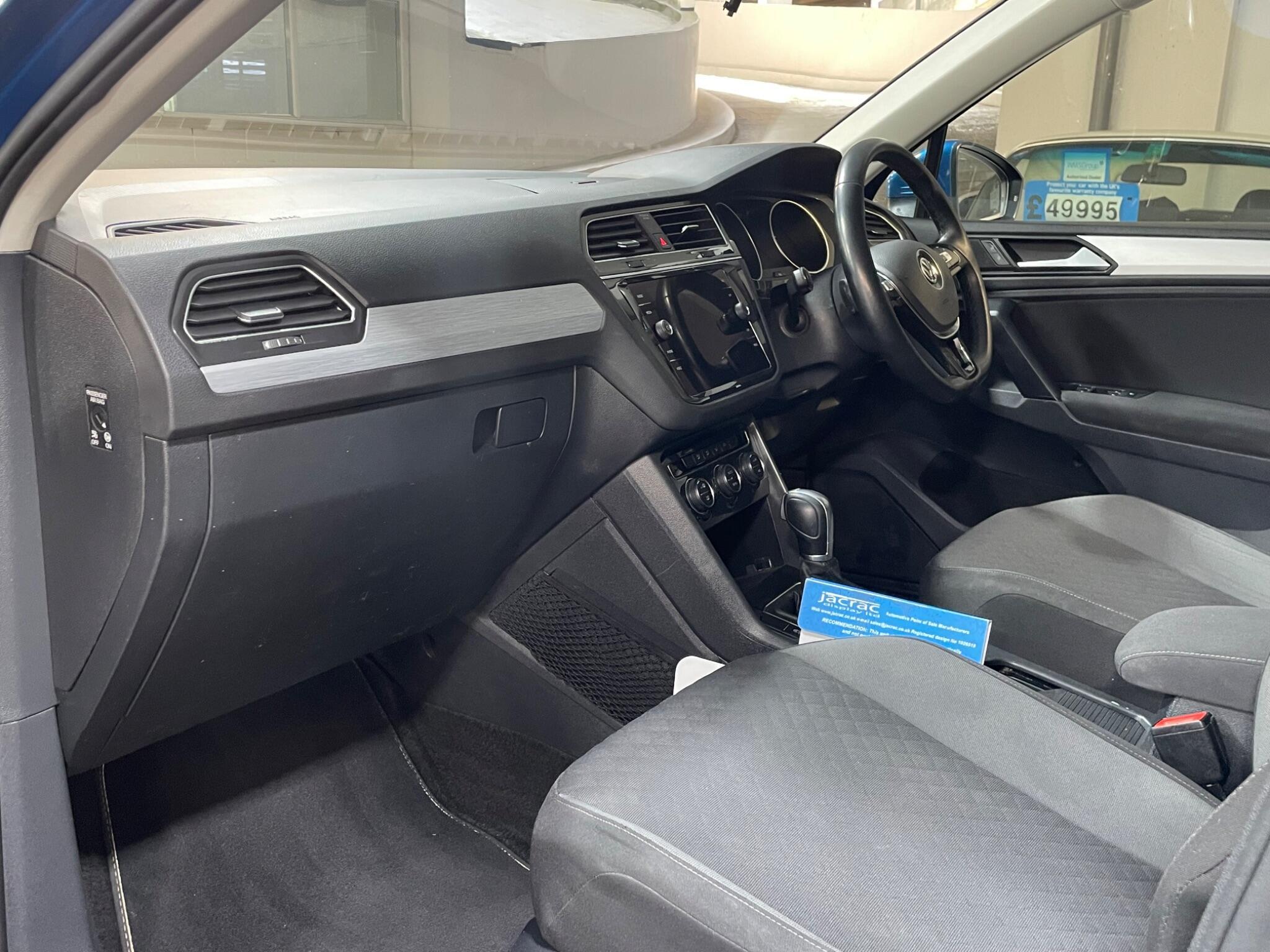Volkswagen Tiguan - Image 10