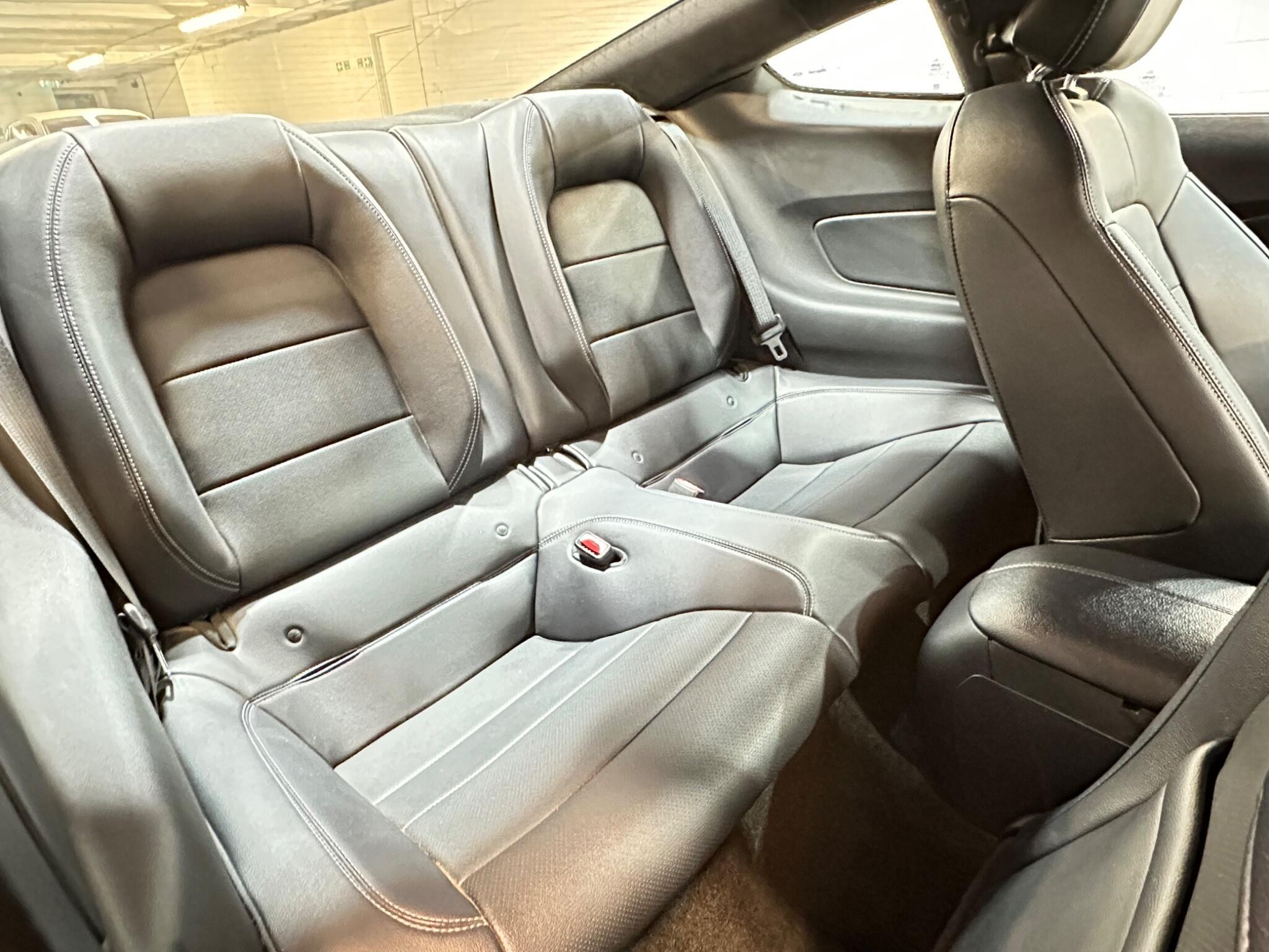 Ford Mustang - Image 12