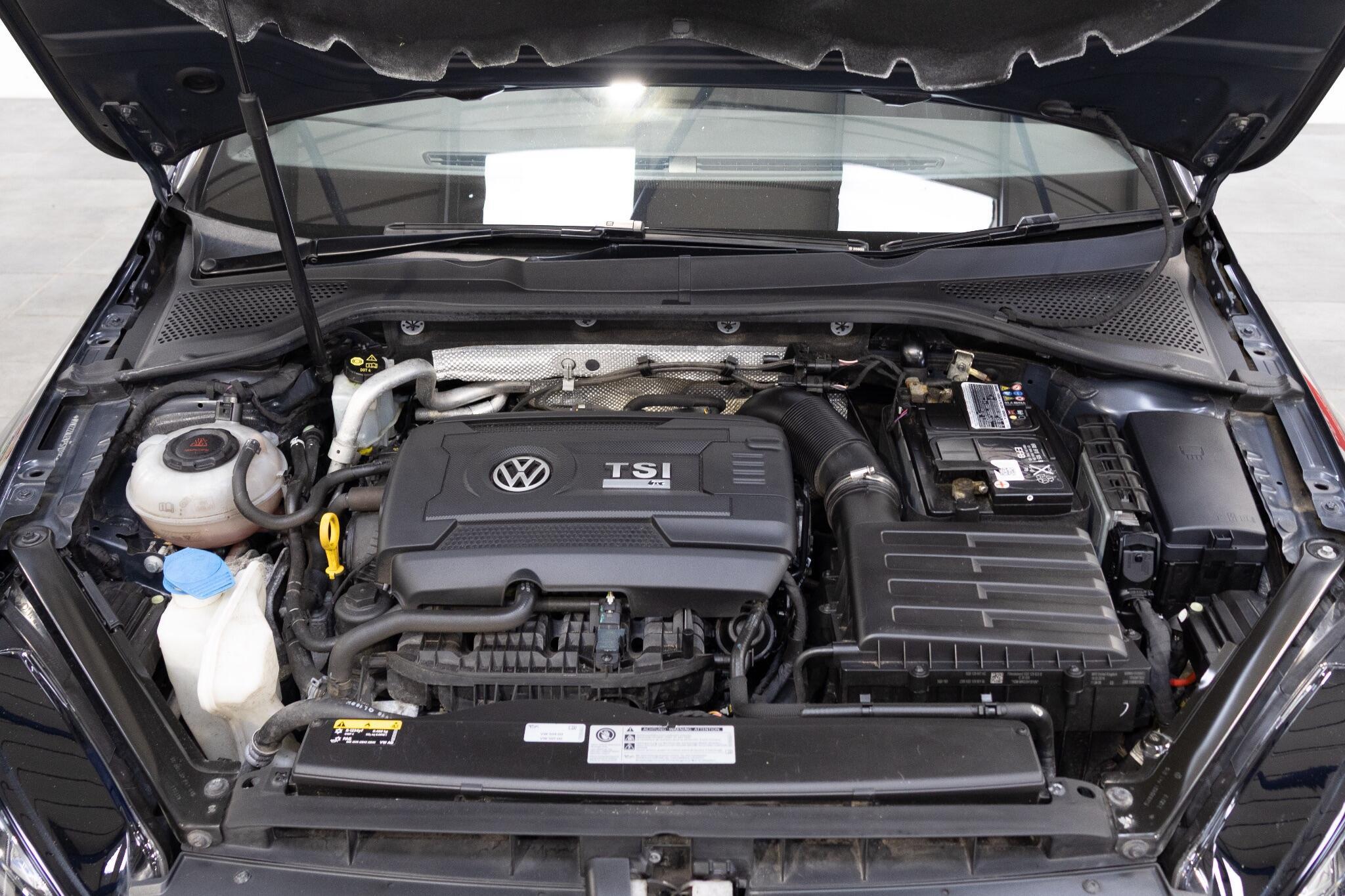 Volkswagen Golf - Image 30