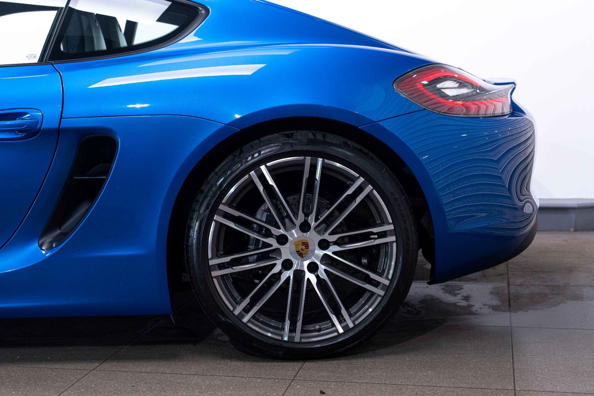 Porsche Cayman - Image 25