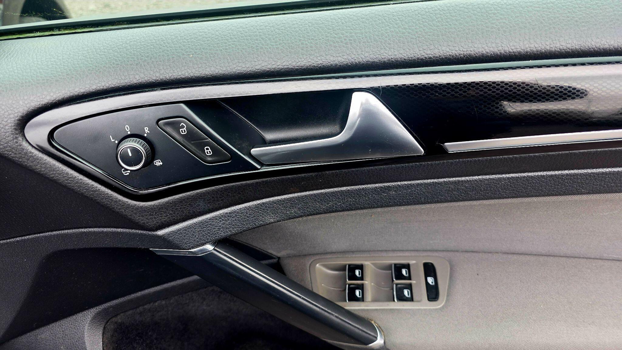 Volkswagen Golf - Image 22