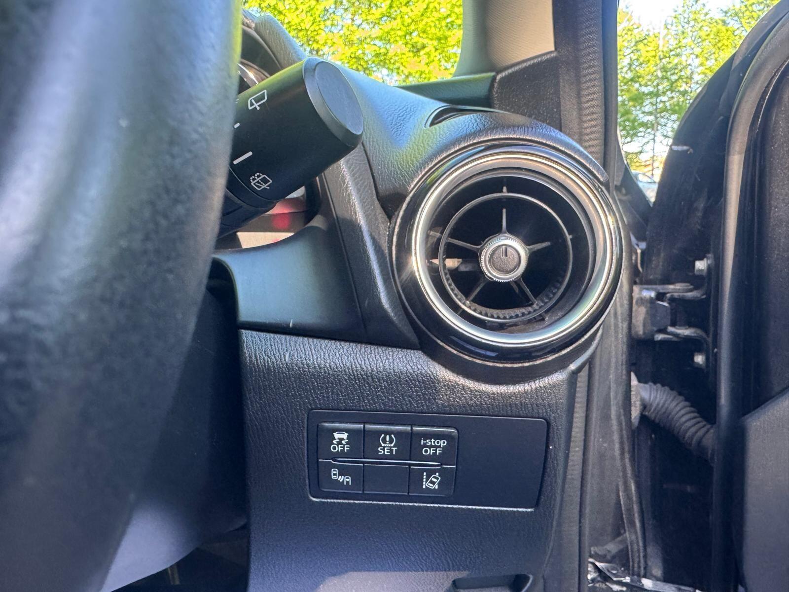 Mazda MAZDA2 - Image 21