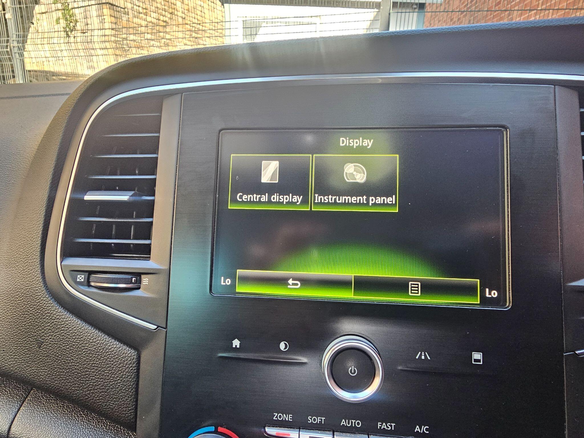 Renault Megane - Image 11