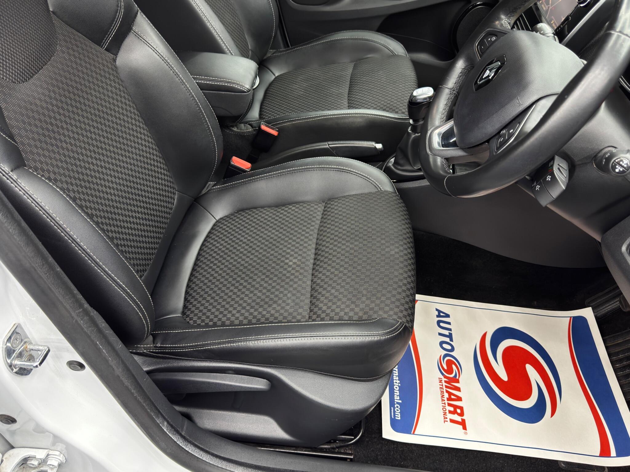 Renault Clio - Image 13