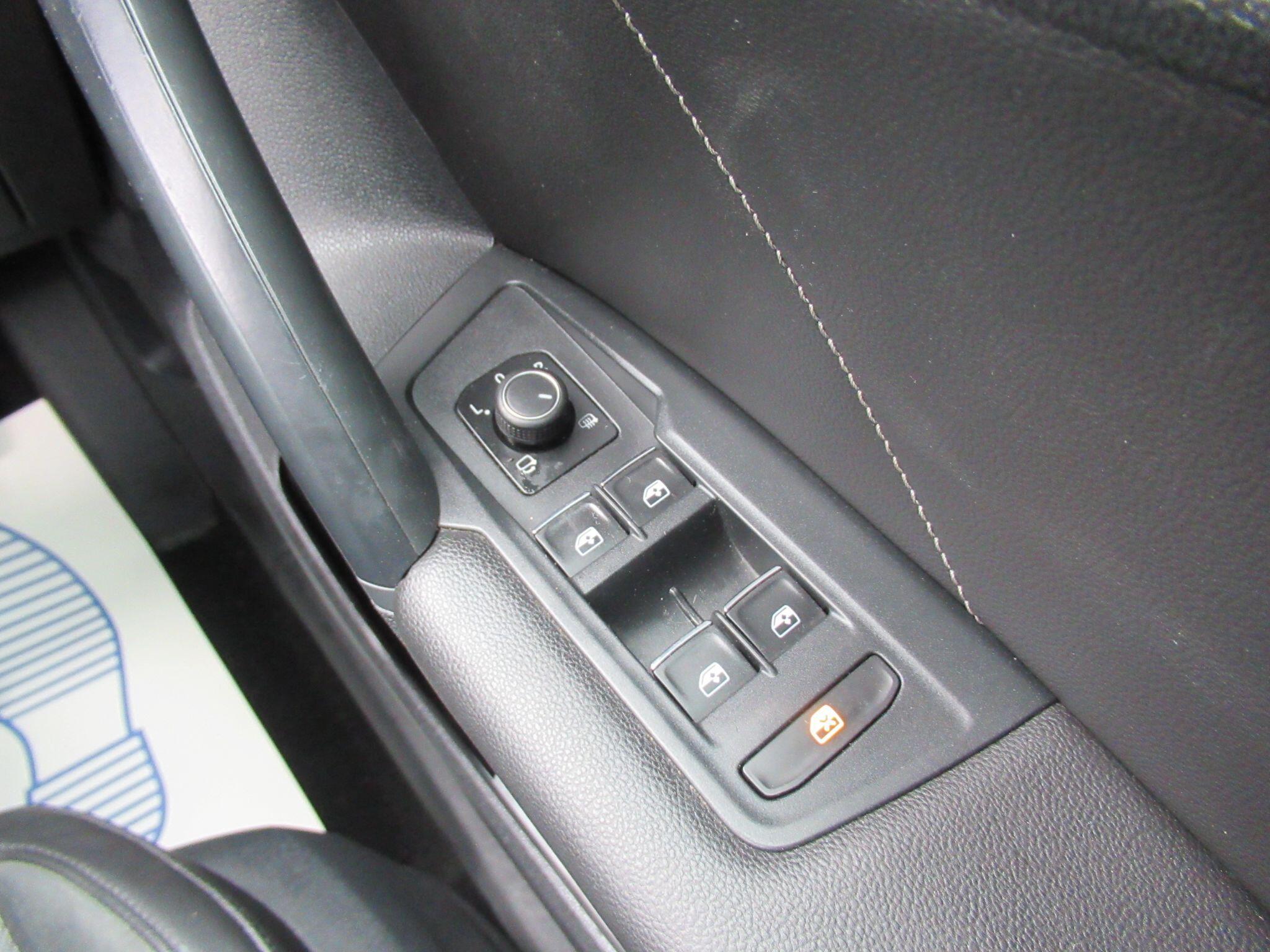 Volkswagen Tiguan - Image 30