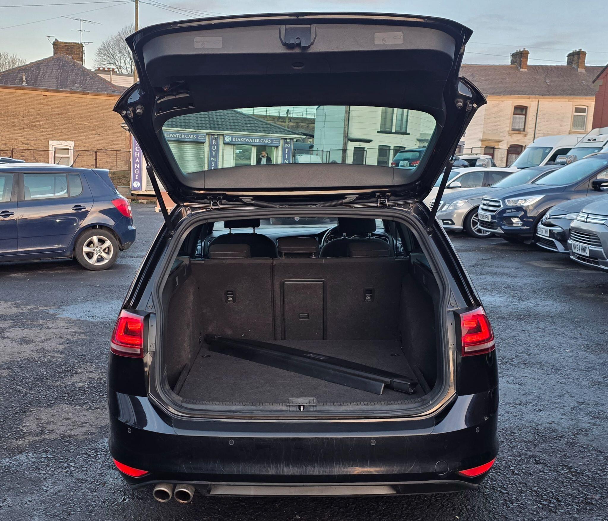 Volkswagen Golf - Image 24