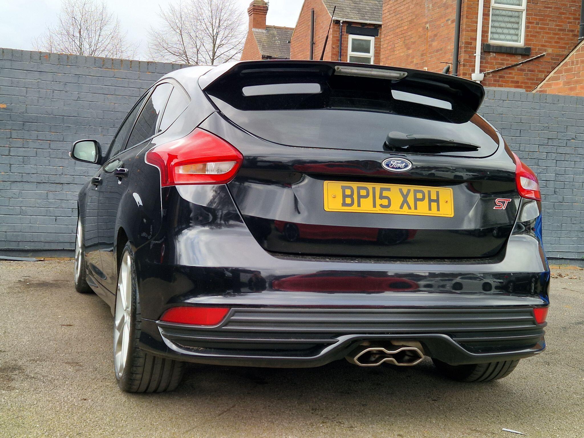 Ford Focus - Image 23
