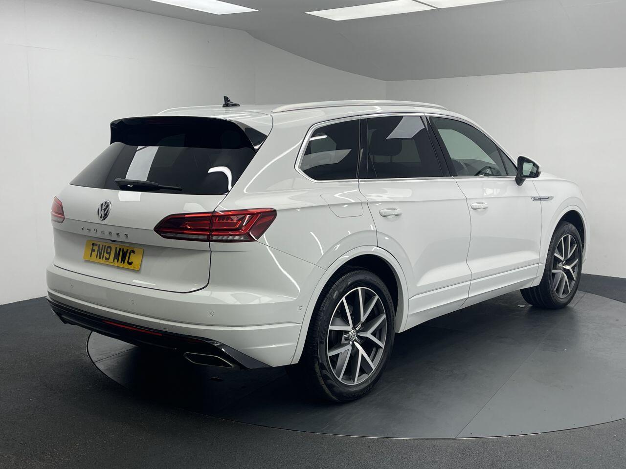 Volkswagen Touareg - Image 19