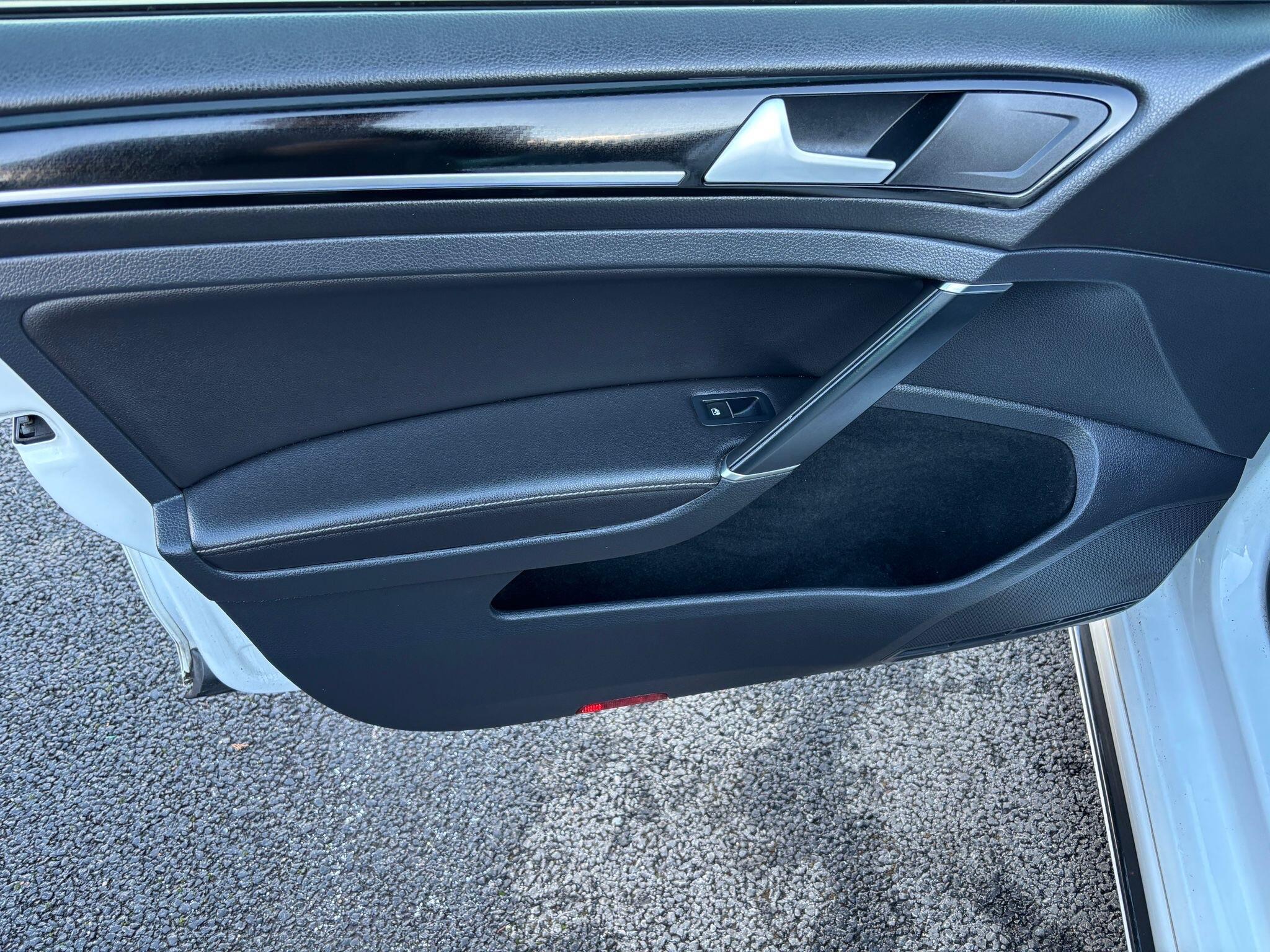 Volkswagen Golf - Image 38