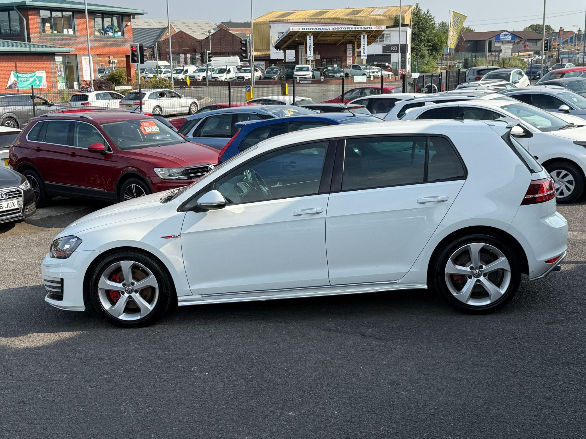 Volkswagen Golf - Image 17