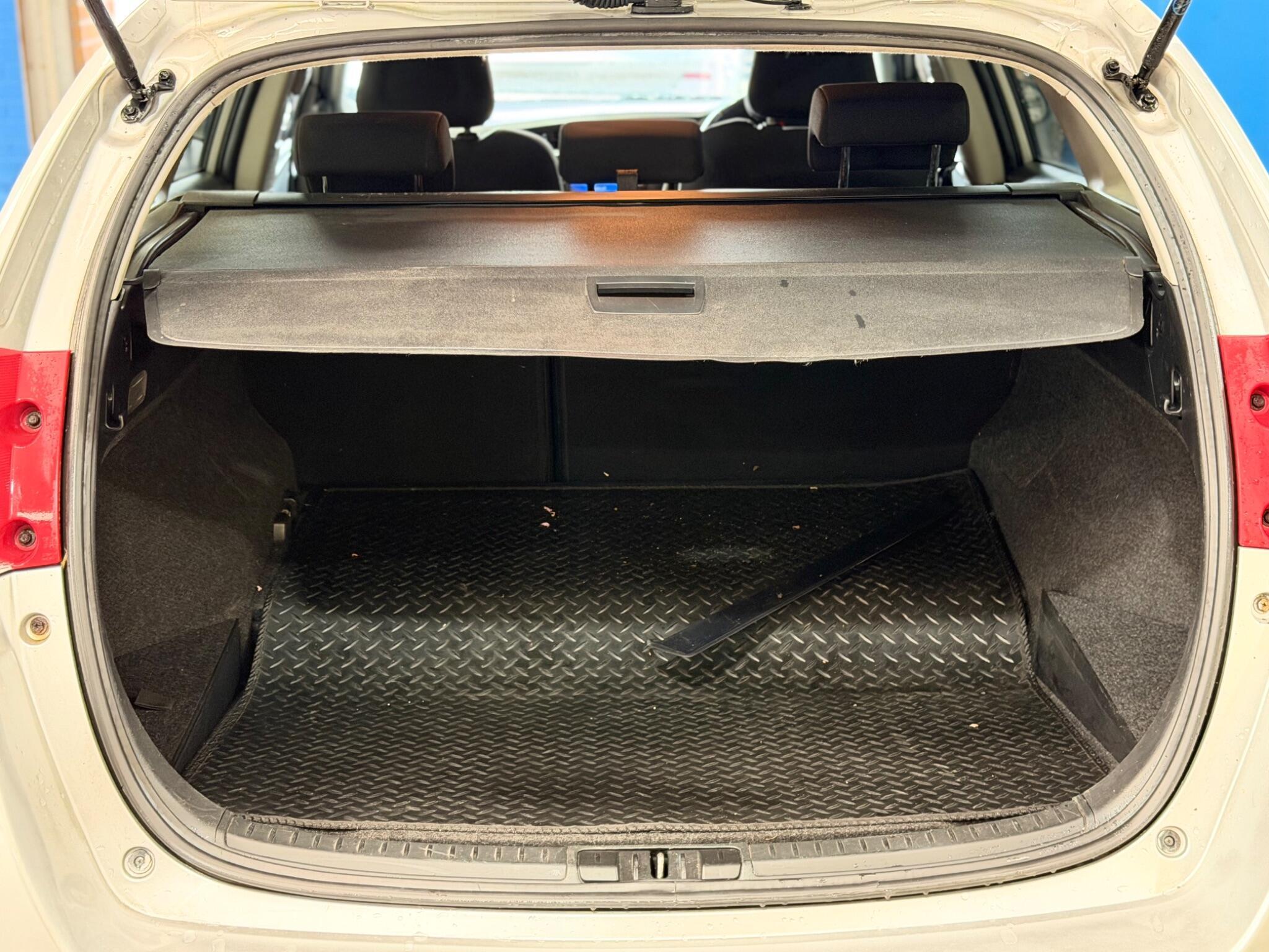 Toyota Auris - Image 40