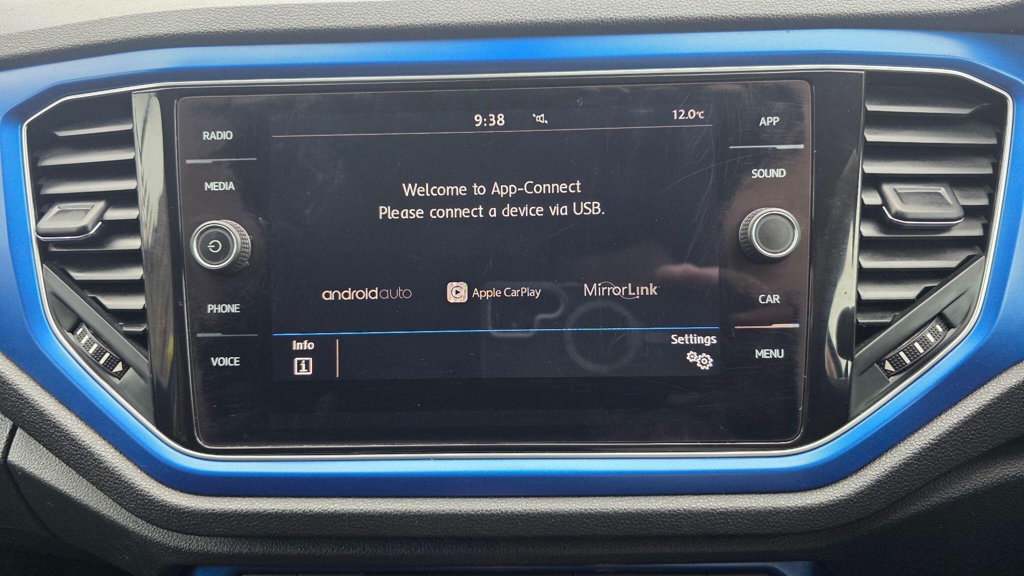 Volkswagen T-Roc - Image 45