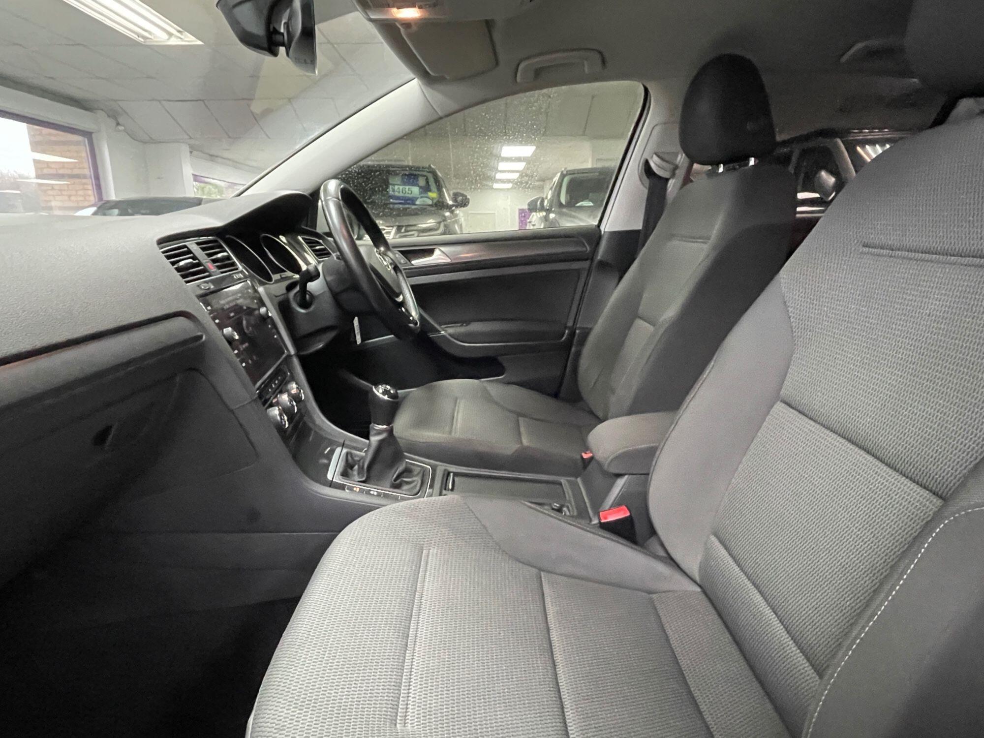 Volkswagen Golf - Image 32