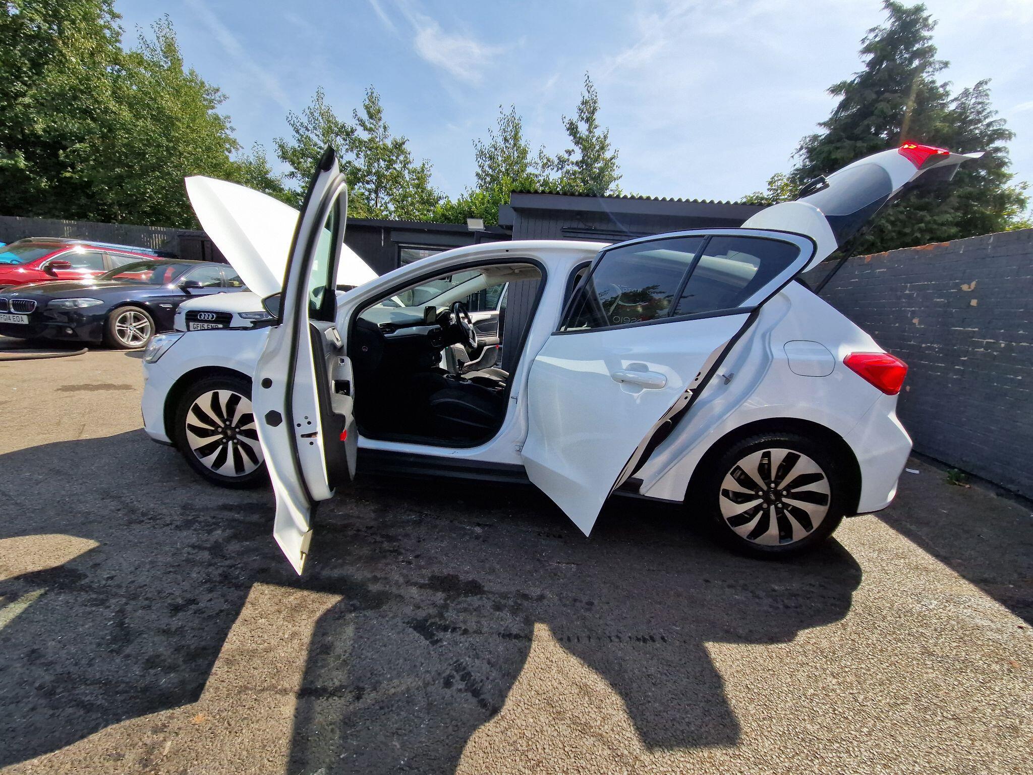 Ford Focus - Image 15