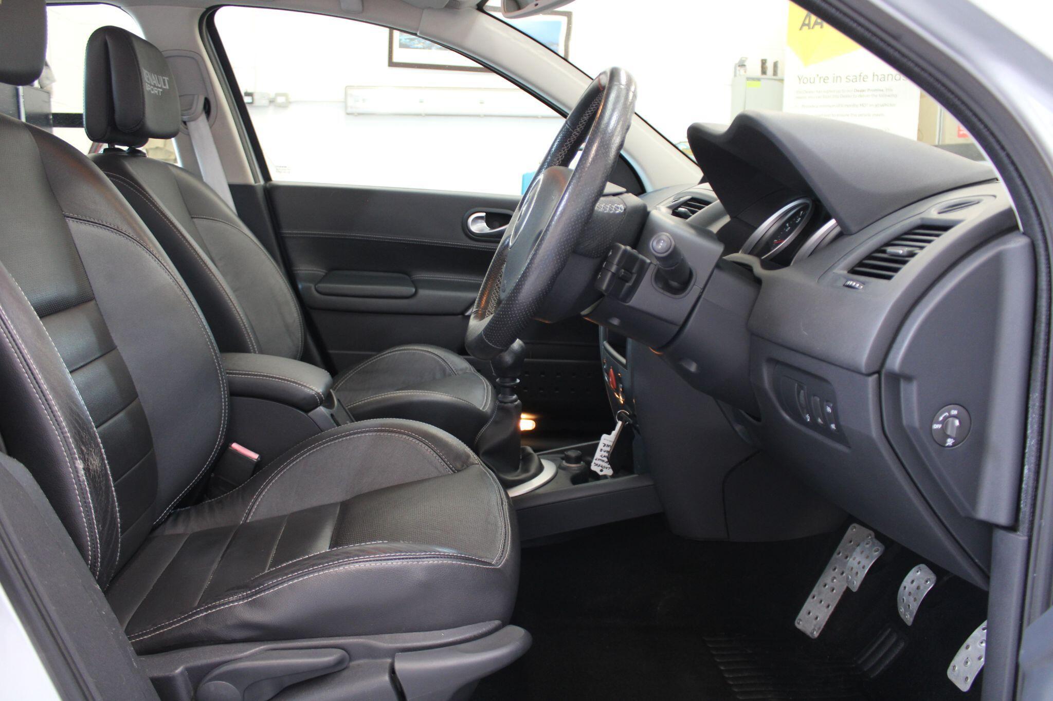 Renault Megane - Image 27