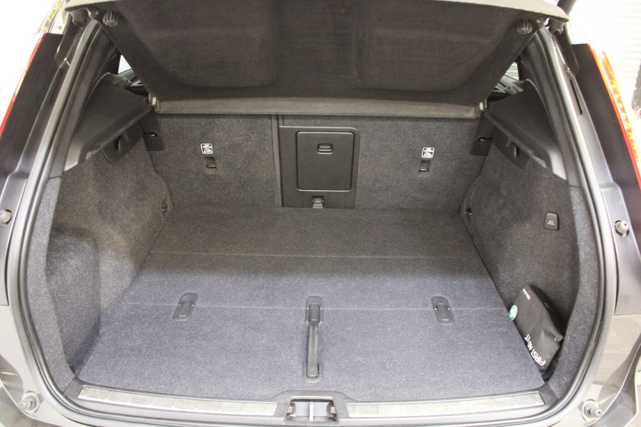 Volvo XC40 - Image 43