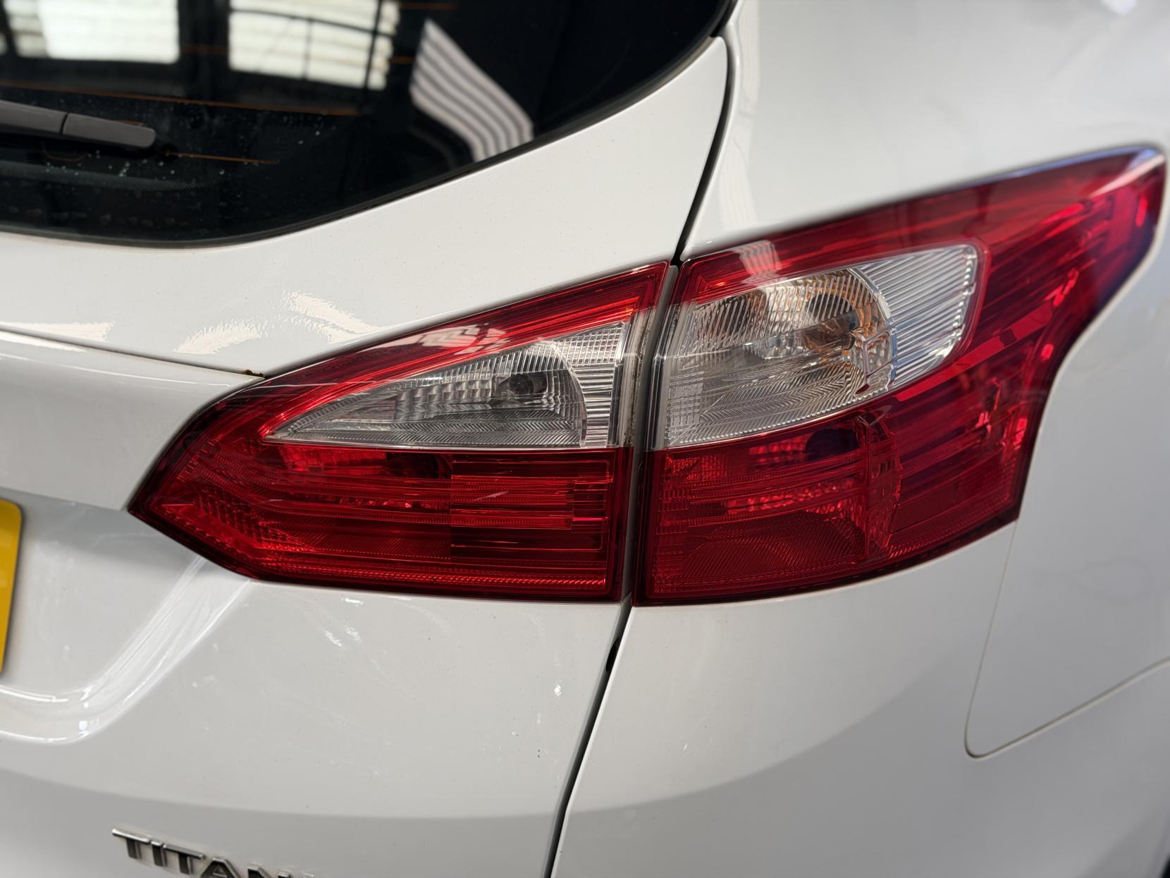 Ford Focus - Image 11