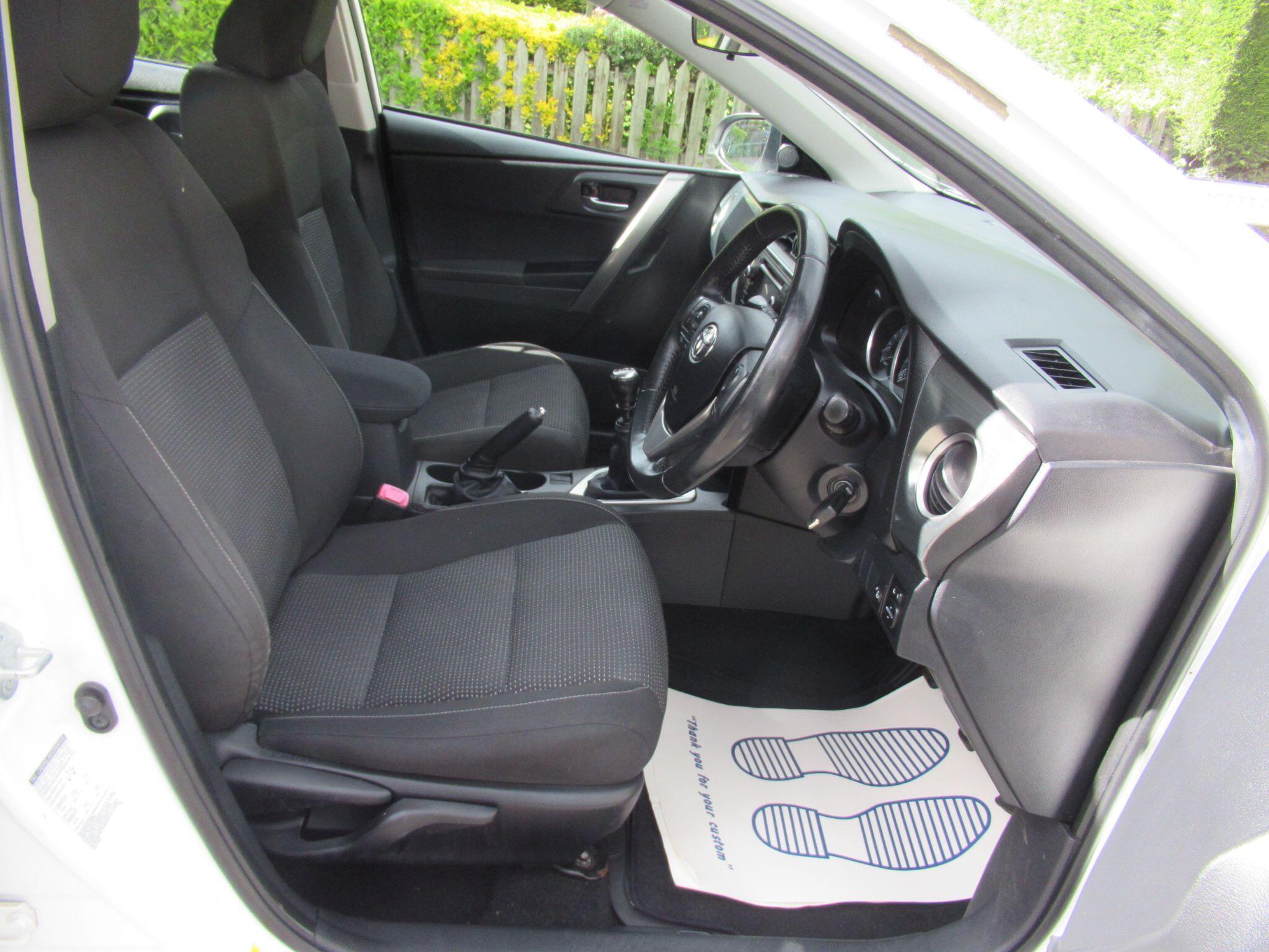 Toyota Auris - Image 17