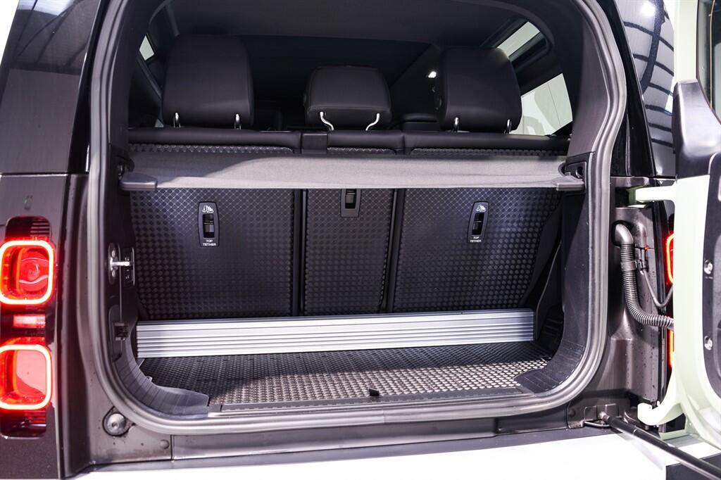 Land Rover Defender 90 - Image 42