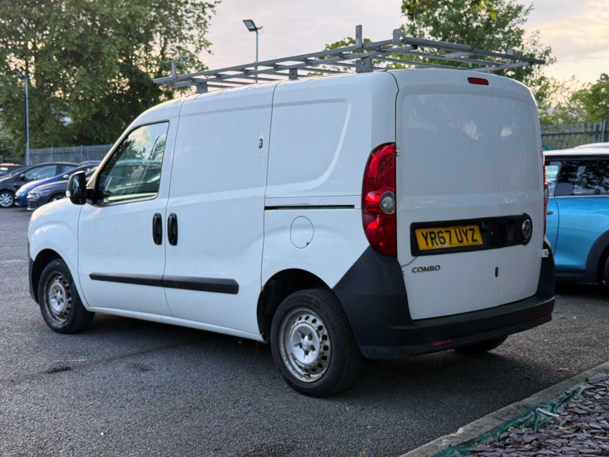 Vauxhall Combo - Image 6