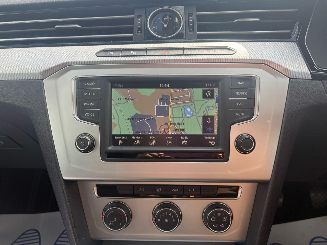 Volkswagen Passat - Image 15