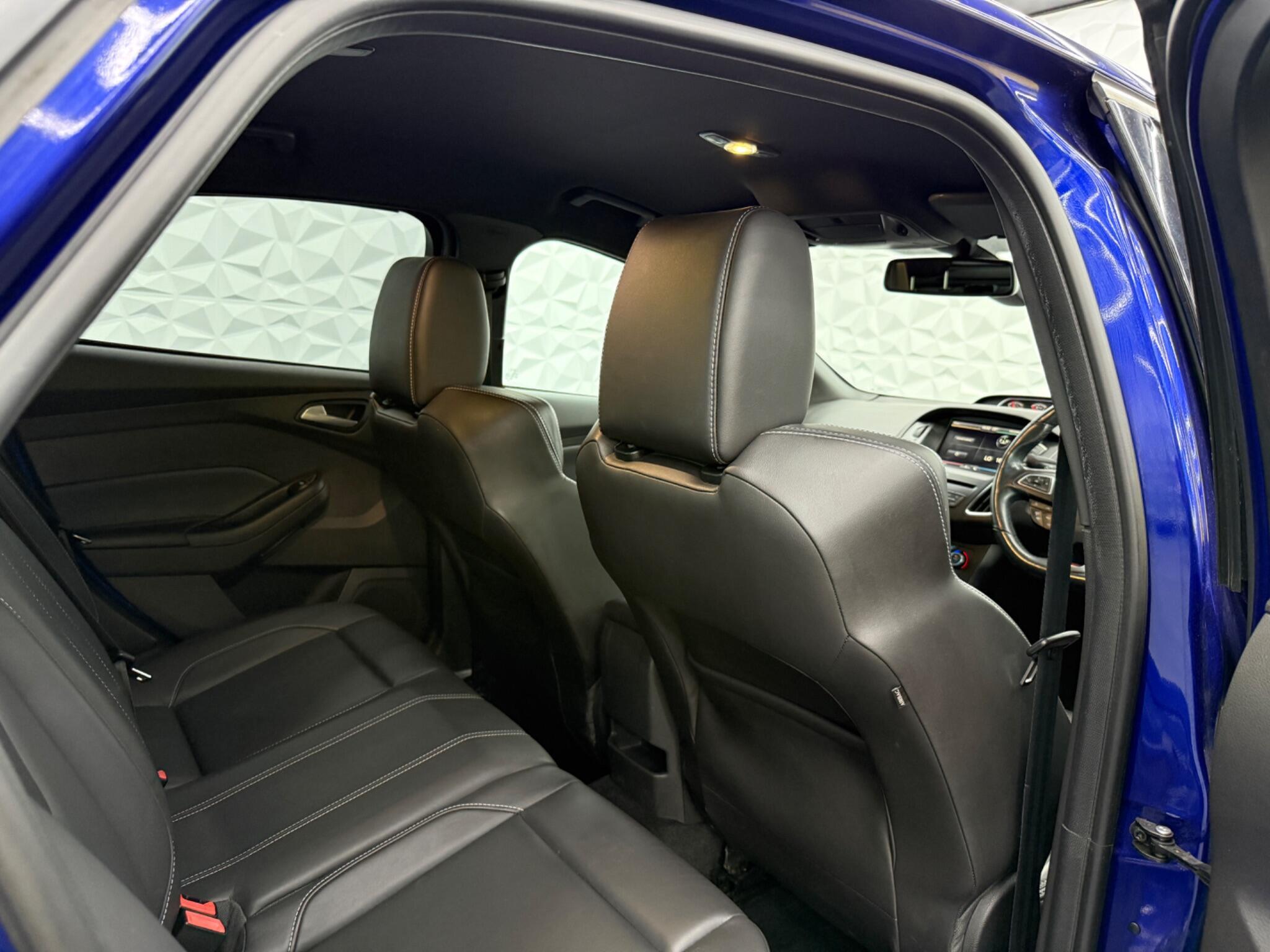 Ford Focus - Image 27