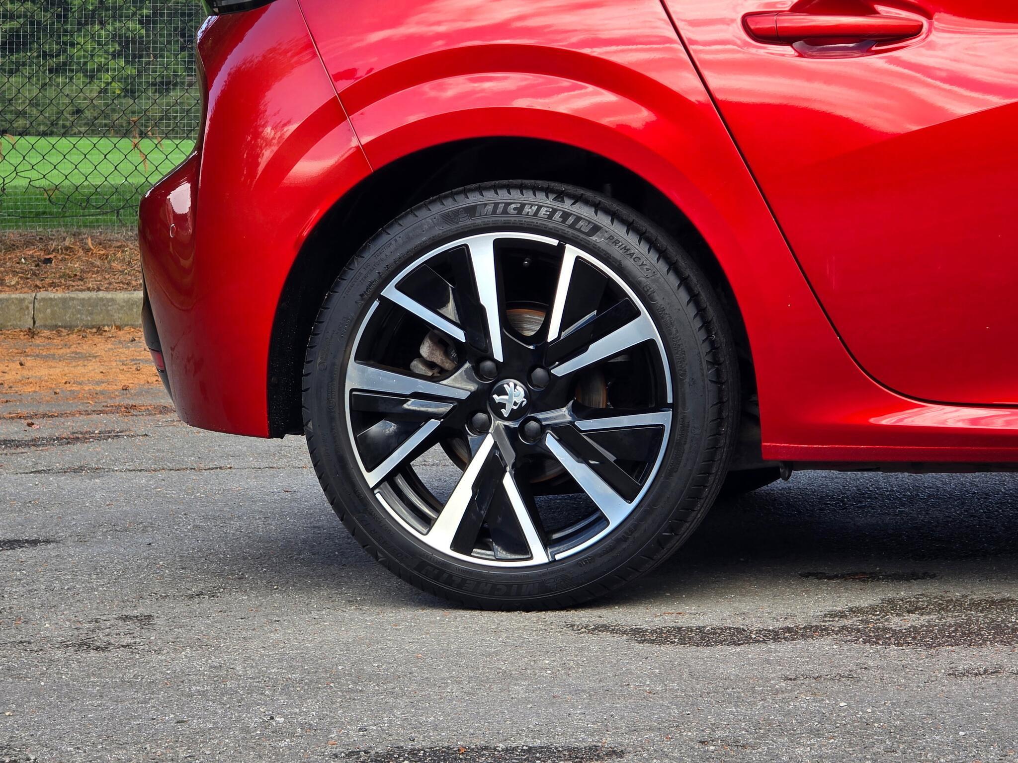 Peugeot 208 - Image 18