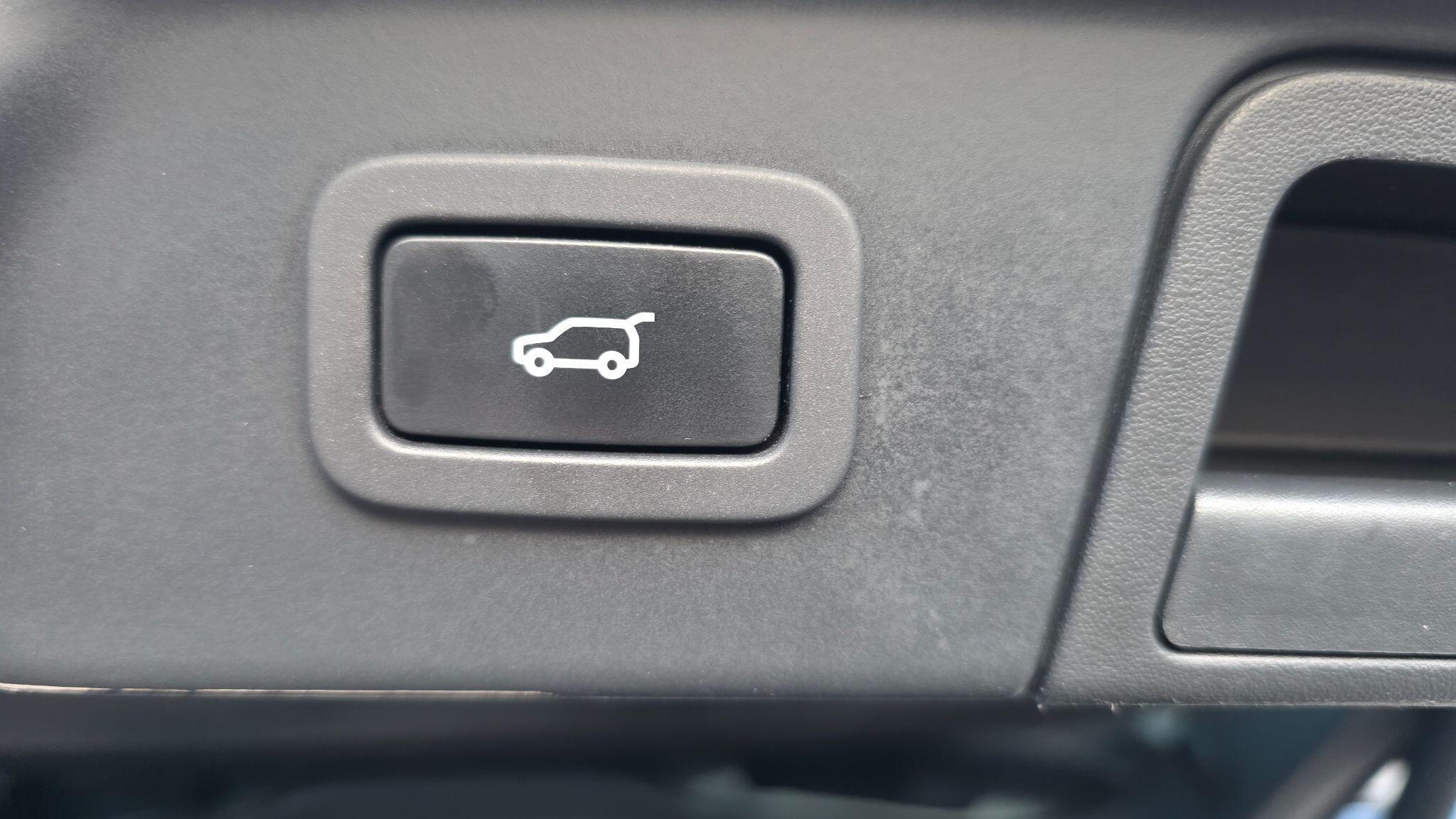 Land Rover Range Rover Velar - Image 64