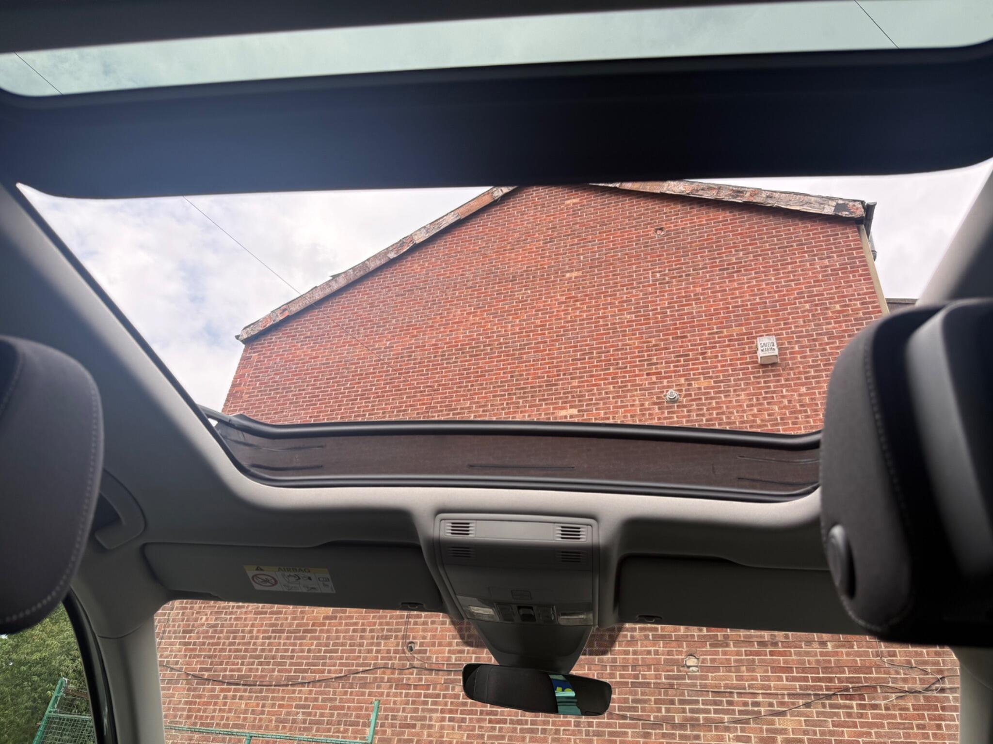 Volkswagen Tiguan - Image 16