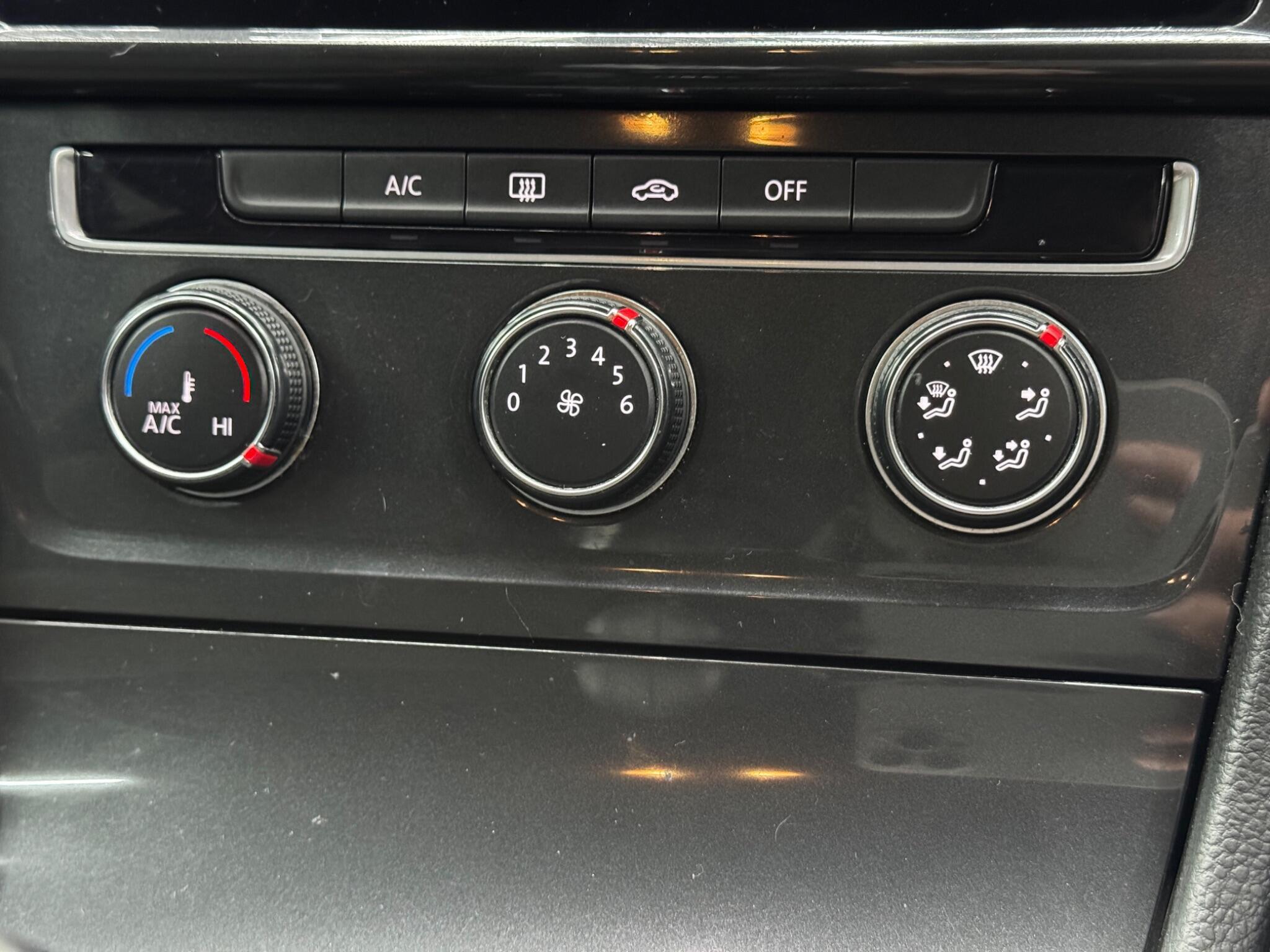 Volkswagen Golf - Image 26